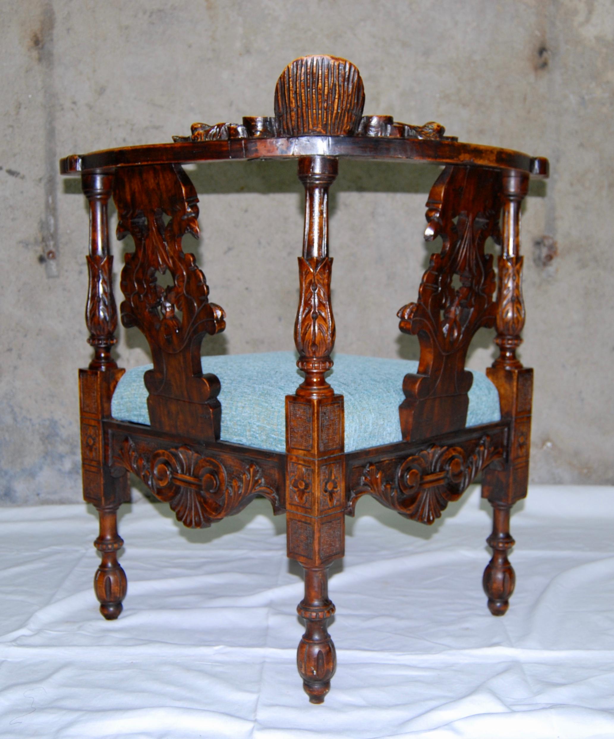 19th Century Neo-Renaissance Armchair in Carved Walnut
