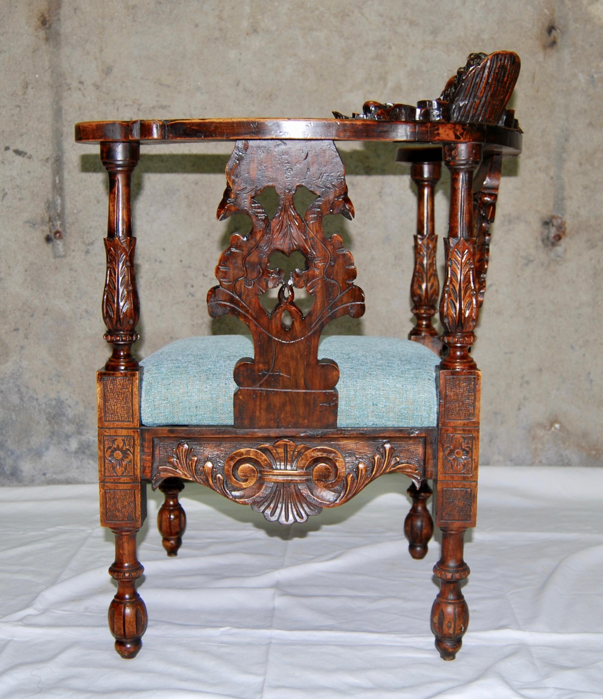 Neo-Renaissance Armchair in Carved Walnut 1