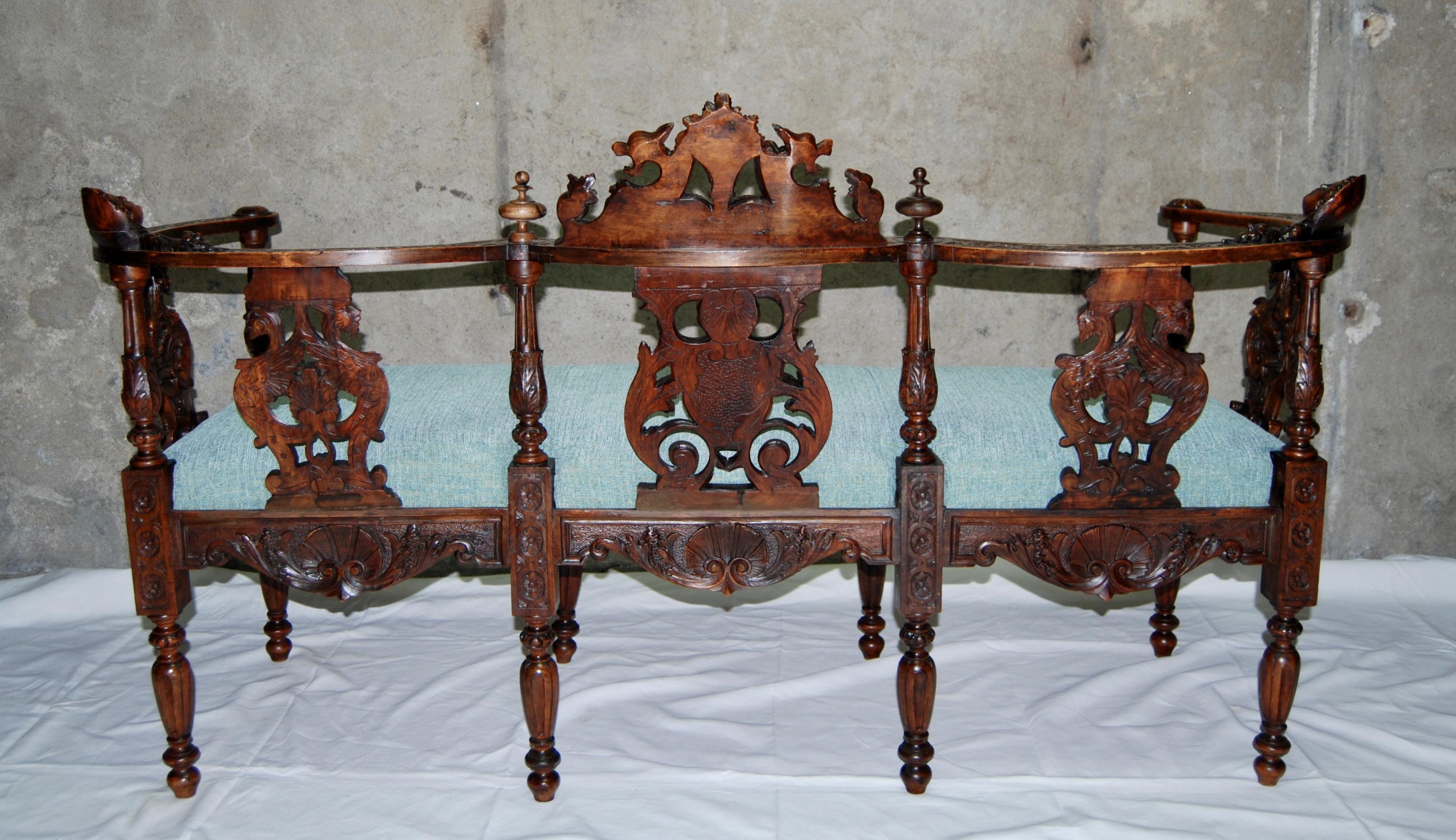 Neo-Renaissance Banquette in Carved Walnut 9