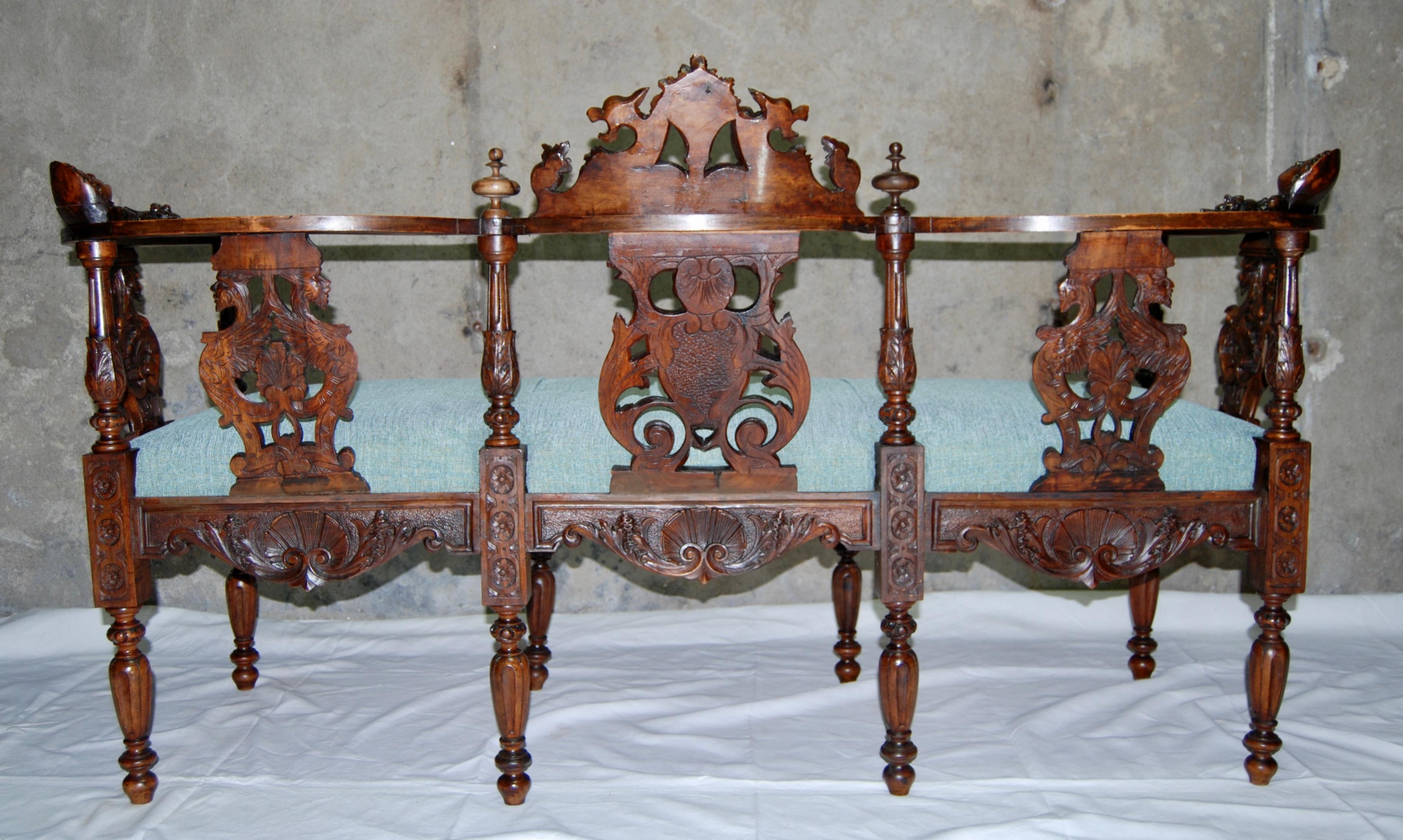 Neo-Renaissance Banquette in Carved Walnut 10