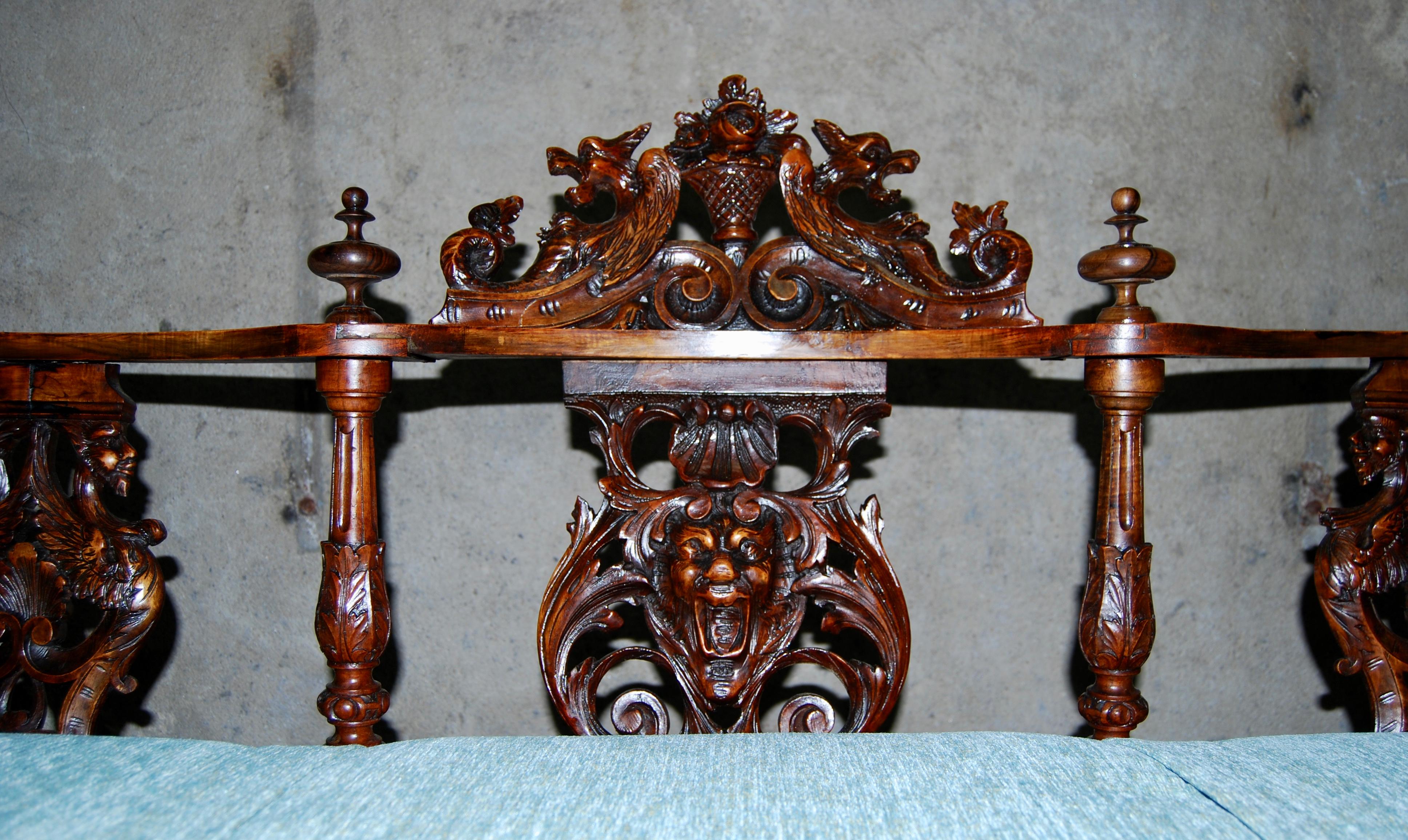 French Neo-Renaissance Banquette in Carved Walnut