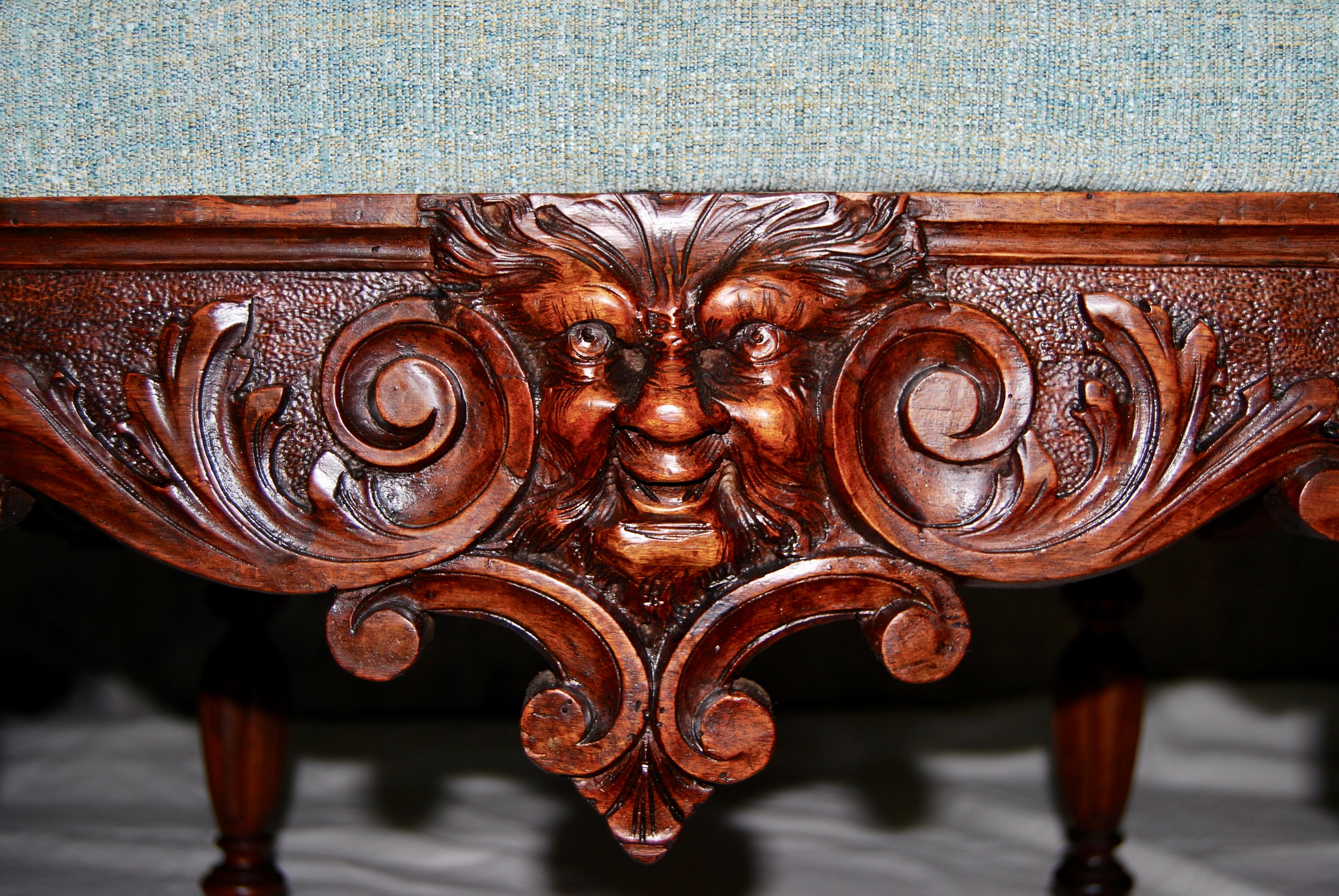 Neo-Renaissance Banquette in Carved Walnut 1