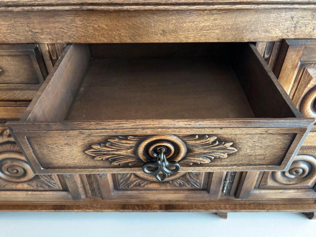 Neo-Renaissance Carved Oak Sideboard  Early to Mid-20th Century  Solid Oak For Sale 2