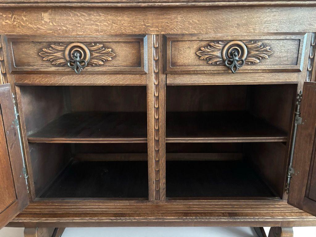 Neo-Renaissance Carved Oak Sideboard  Early to Mid-20th Century  Solid Oak For Sale 4