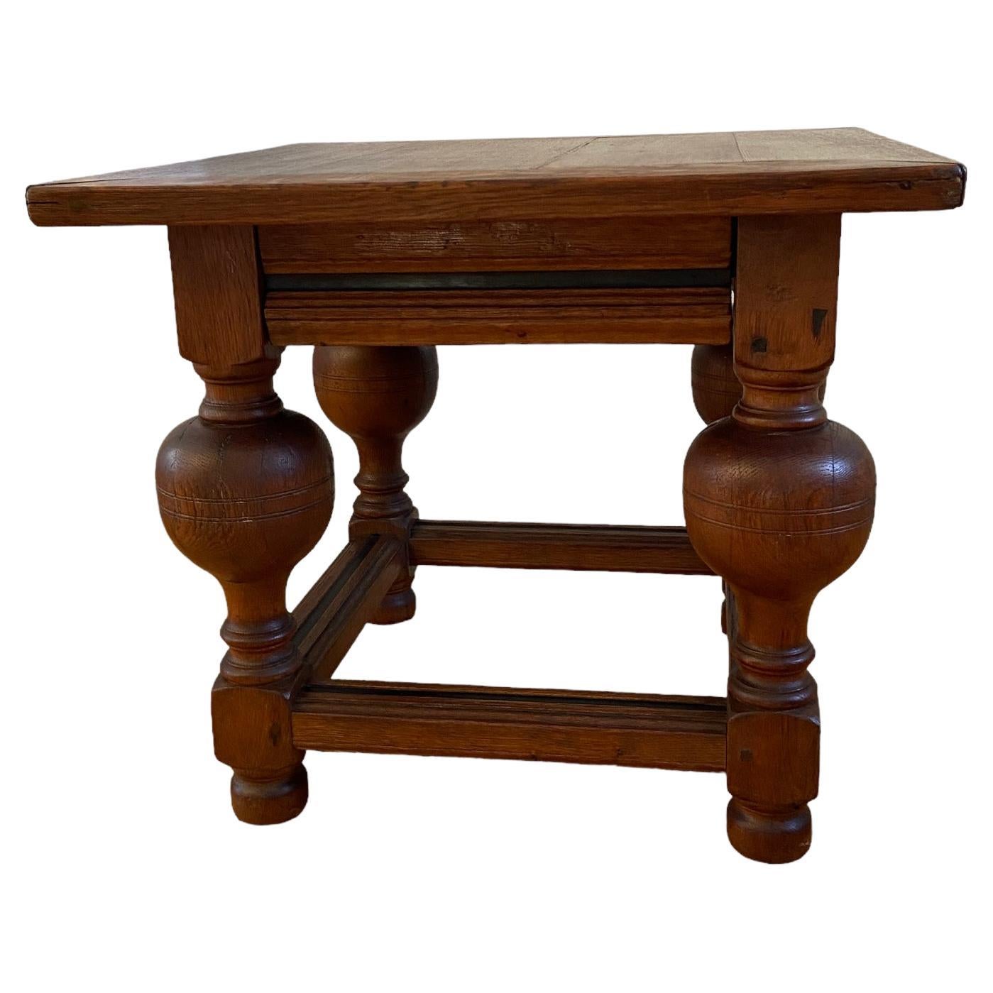 Table basse néo-Renaissance en vente