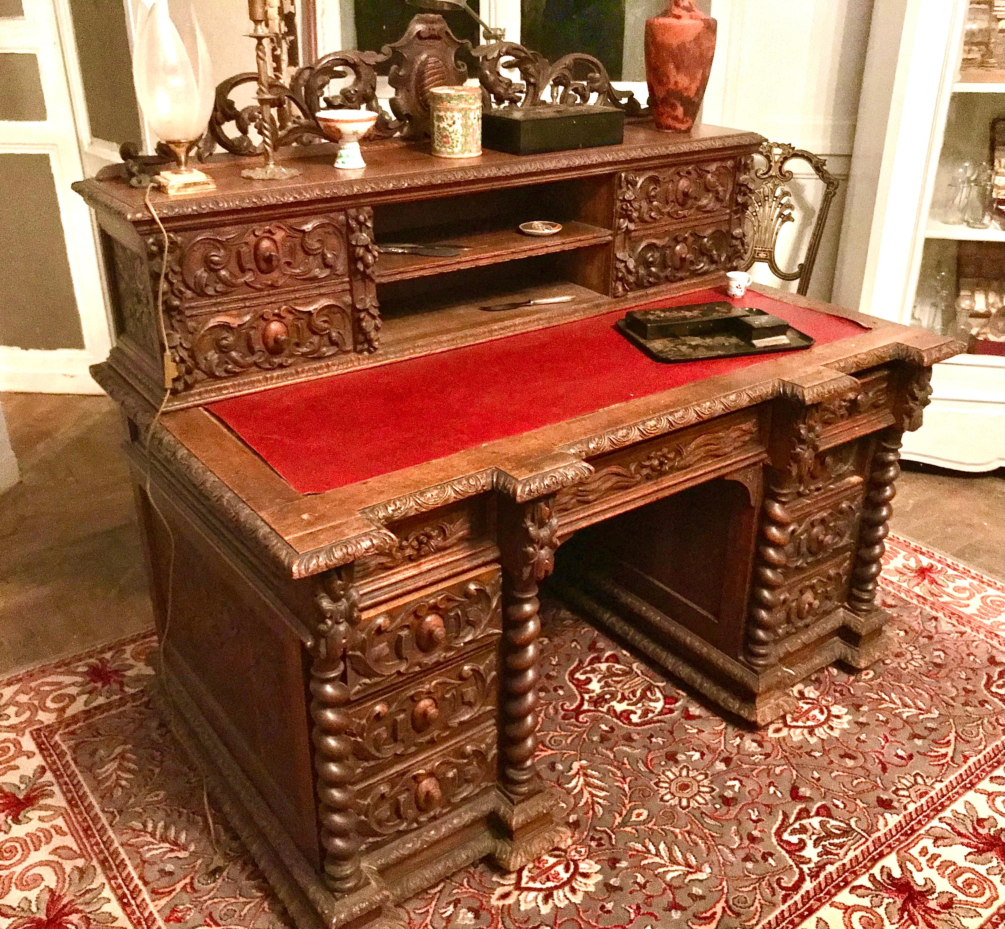French Neo-Renaissance Hand-Carved Wooden Desk Henri II Style circa 1870 France In Good Condition In Beuzevillette, FR