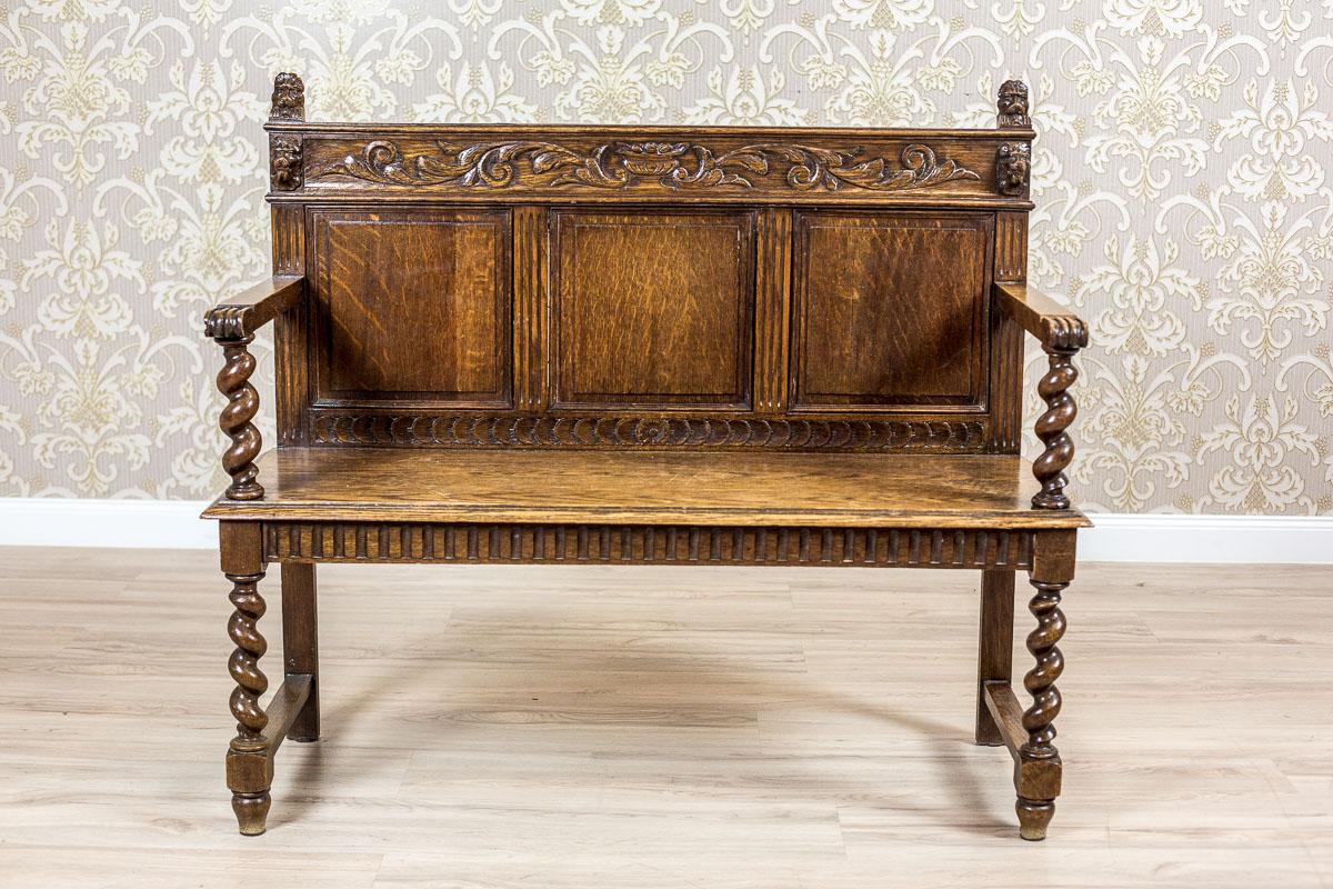 We present you this bench in the Neo-Renaissance style, with spirally turned front legs and arm supports.
The backrest is divided by three square panels.
Furthermore, the top rail of the backrest is in the form of a board covered with a carved