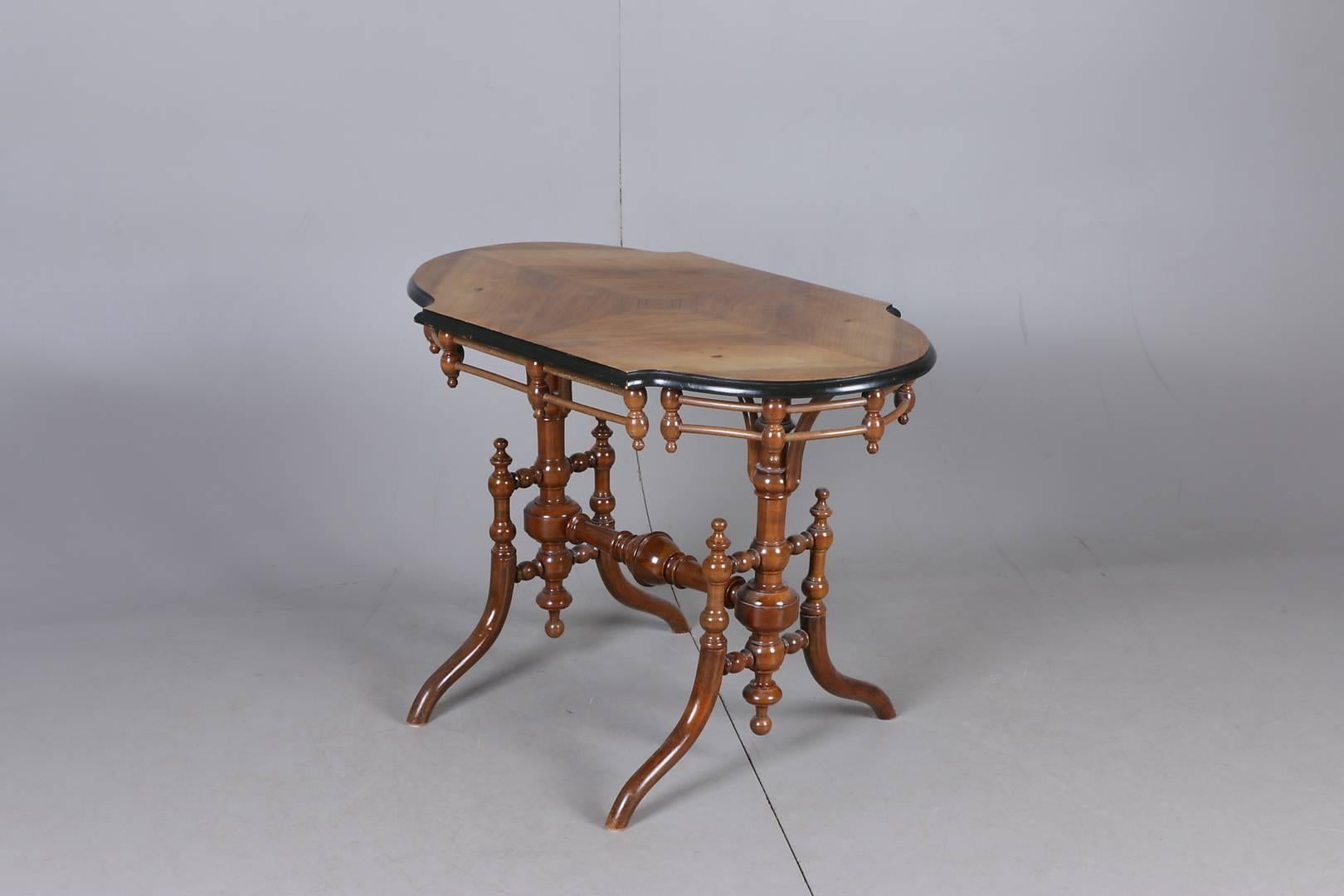Neo Renaissance Side Table (Deutsch)
