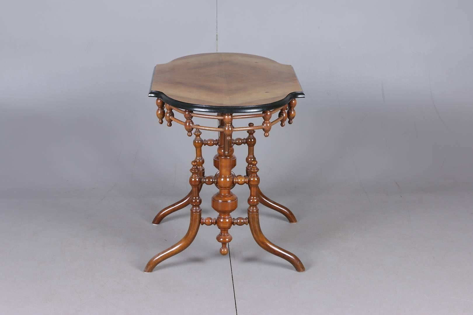 Neo Renaissance Side Table (Spätes 19. Jahrhundert)