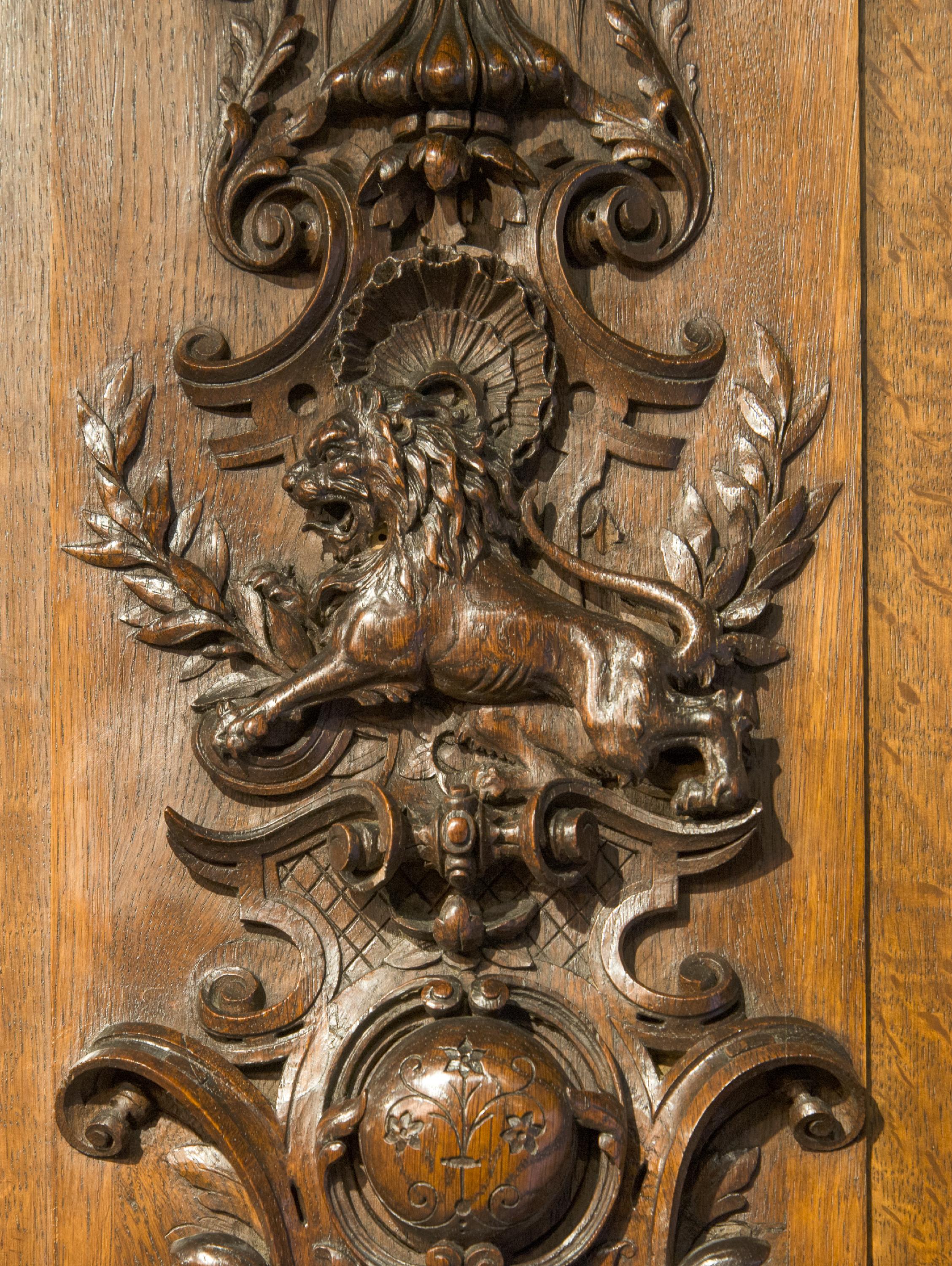 Neo-Renaissance Style Buffet from 19th Century, Richly Carved For Sale 9