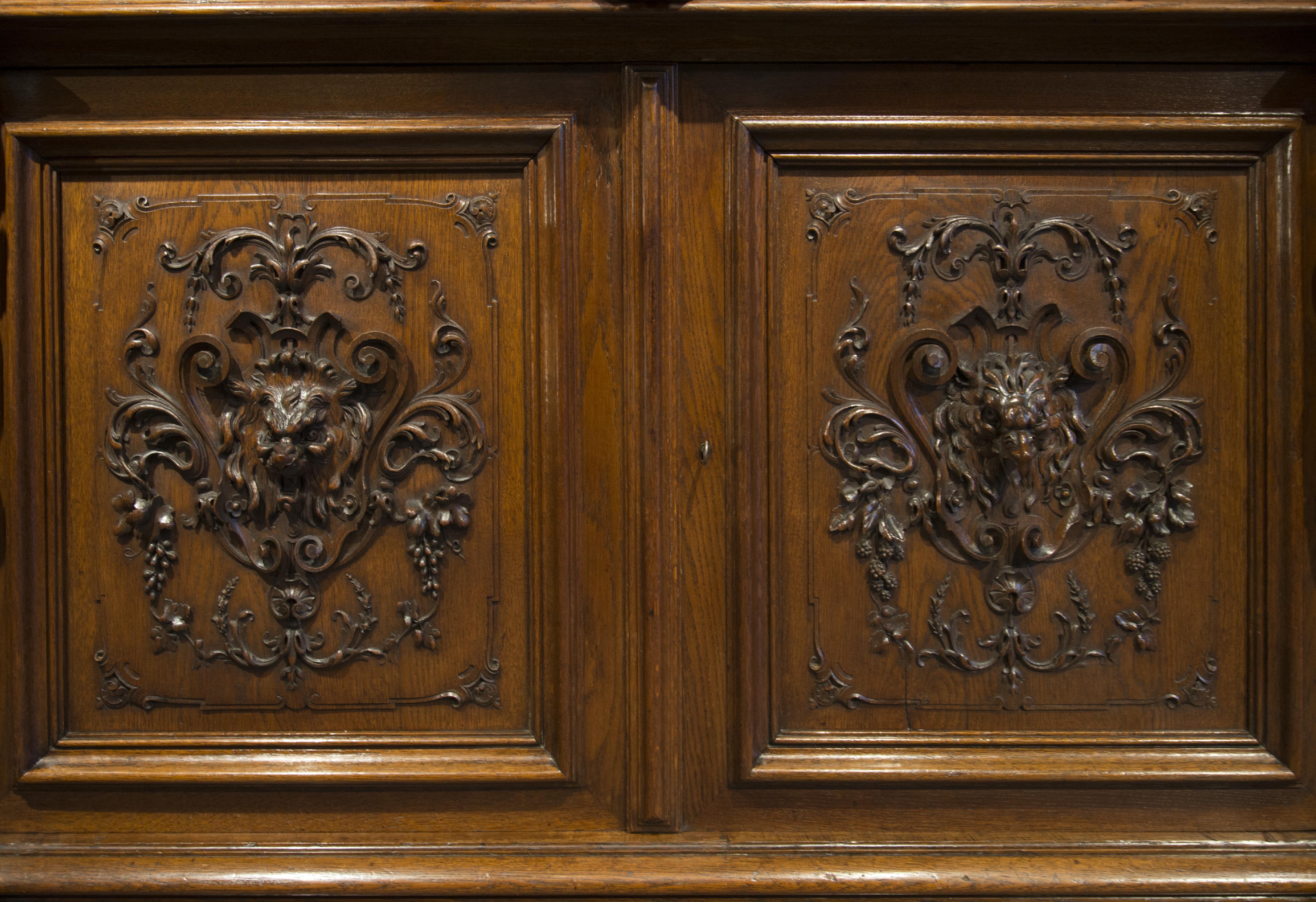 Neo-Renaissance Style Buffet from 19th Century, Richly Carved For Sale 12