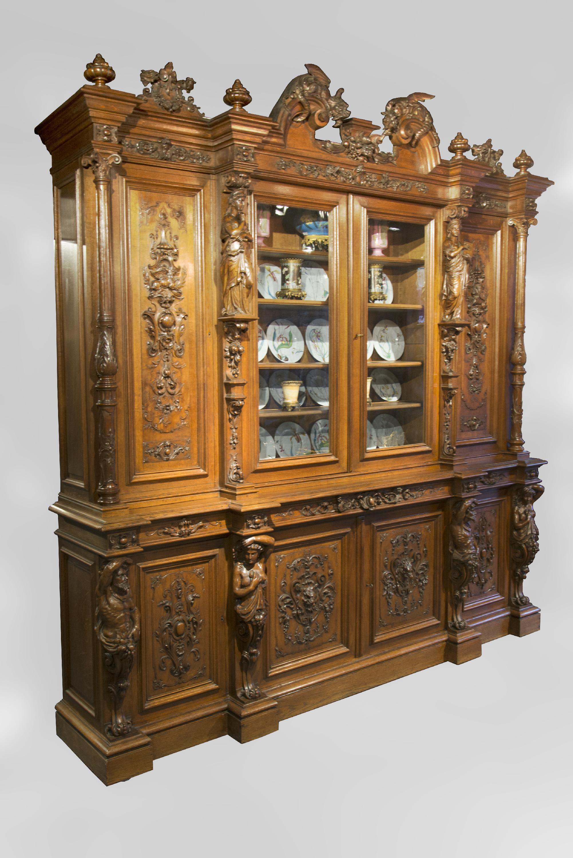 Buffet de style néo-Renaissance du 19e siècle, richement sculpté. Bon état - En vente à SAINT-OUEN-SUR-SEINE, FR
