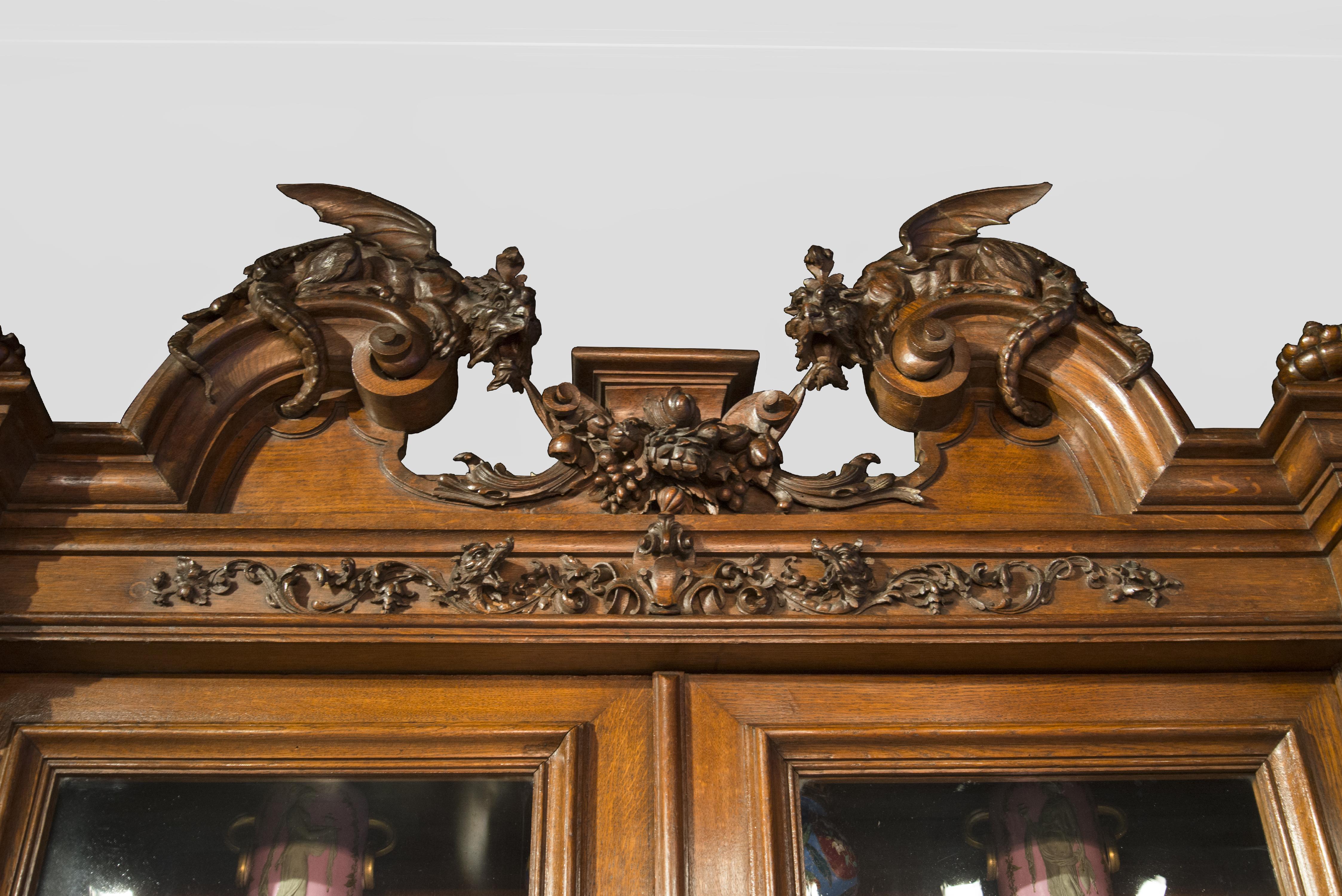 Neo-Renaissance Style Buffet from 19th Century, Richly Carved For Sale 1