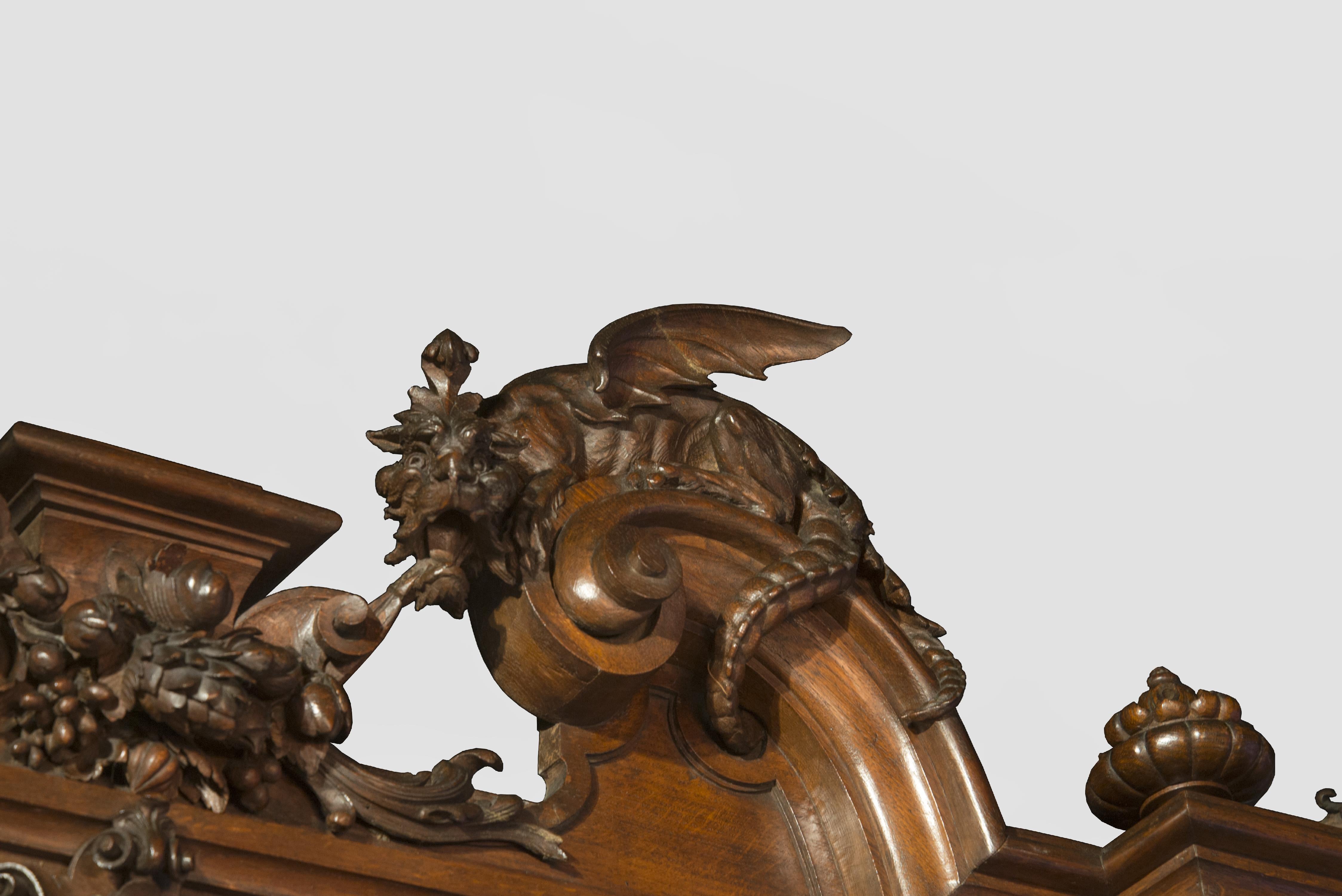 Neo-Renaissance Style Buffet from 19th Century, Richly Carved For Sale 2