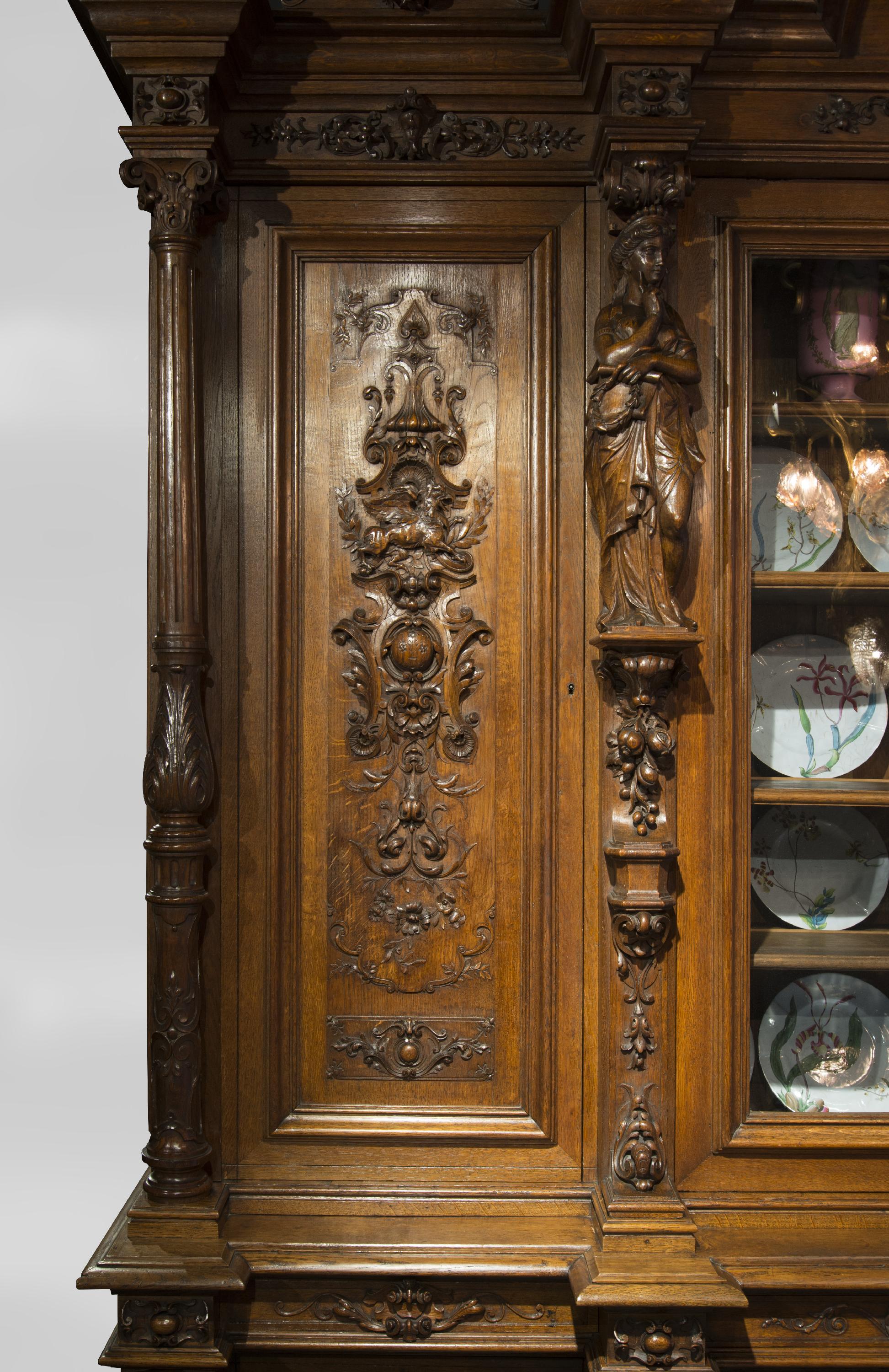 Neo-Renaissance Style Buffet from 19th Century, Richly Carved For Sale 3