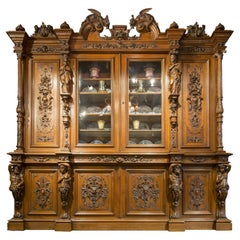  Buffet de style néo-Renaissance du 19e siècle, richement sculpté.