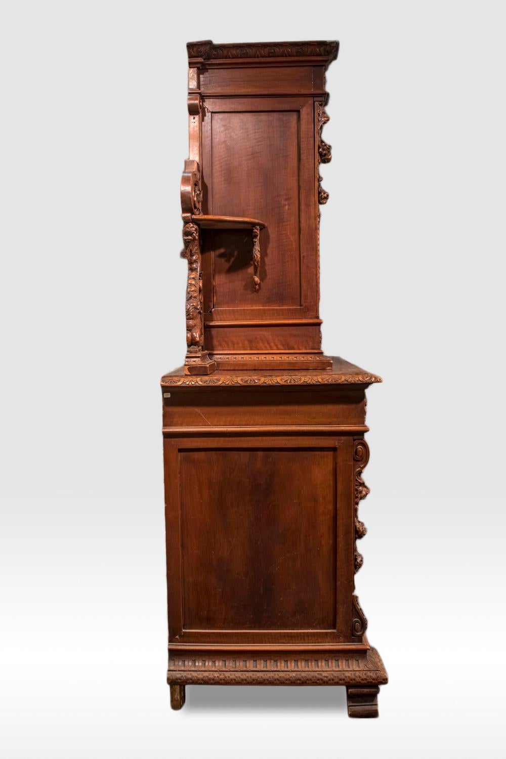 Small walnut Renaissance style two-tiered buffet or sideboard, opening with two door leaves in the lower part and one door leaf in the upper part, two drawers in the middle. The whole ensemble stands on four legs with the front set-off and decorated