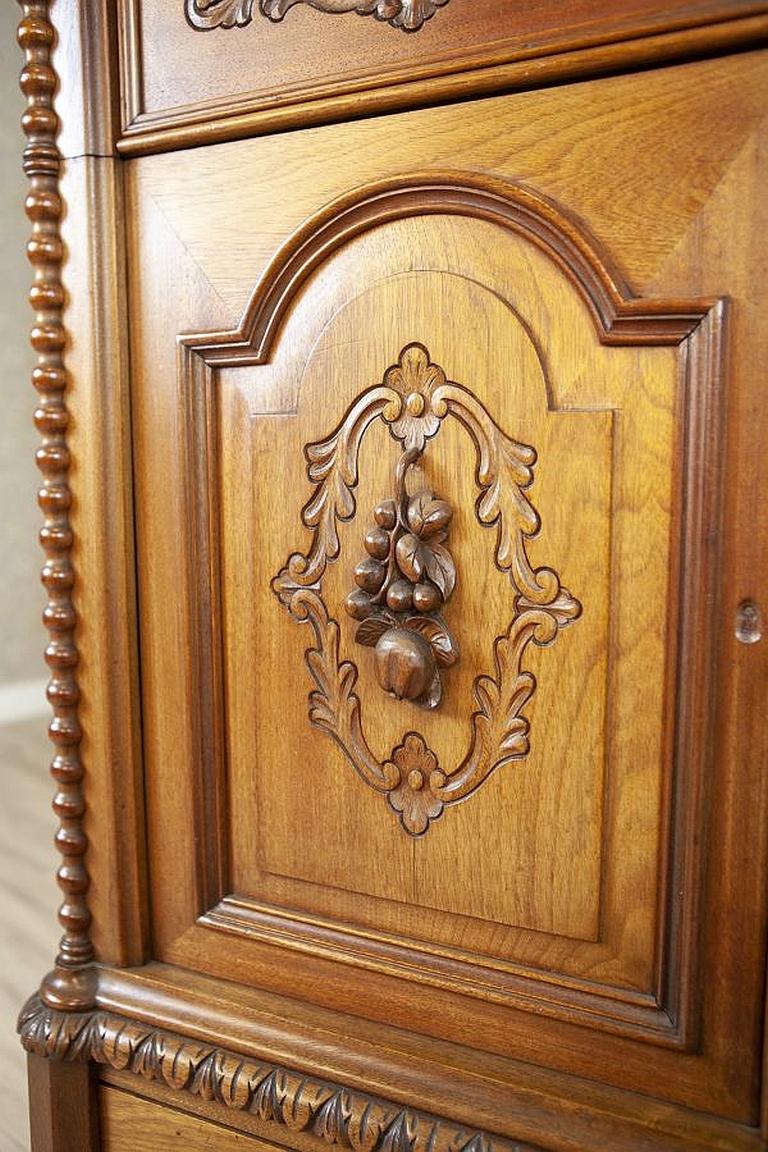 Renaissance Revival Walnut Cabinet Circa 1900 in Light Brown For Sale 5
