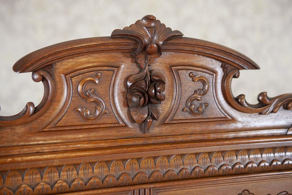 Early 20th Century Renaissance Revival Walnut Cabinet Circa 1900 in Light Brown For Sale