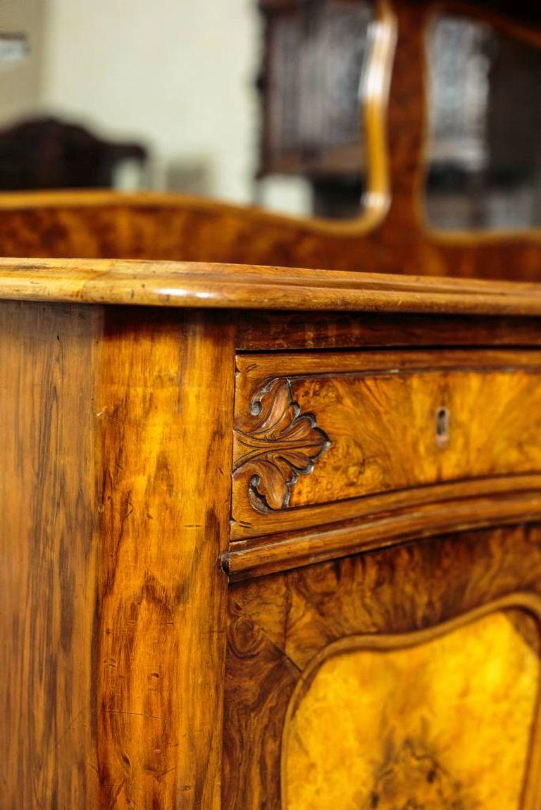 Neo-Rokoko-Sideboard oder Buffet aus Nussbaumholz und Furnier, um 1850 (Neurokoko) im Angebot