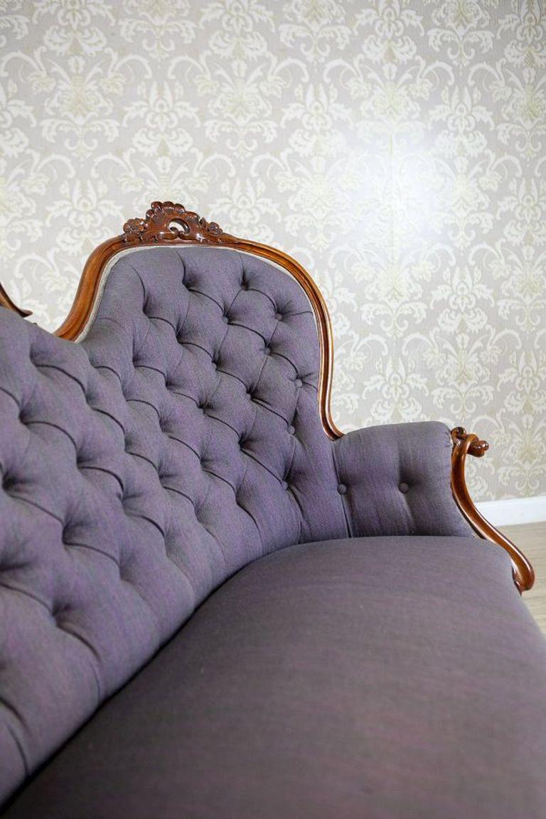Rococo Revival Walnut Sofa Circa 1860 in Violet Upholstery In Good Condition For Sale In Opole, PL