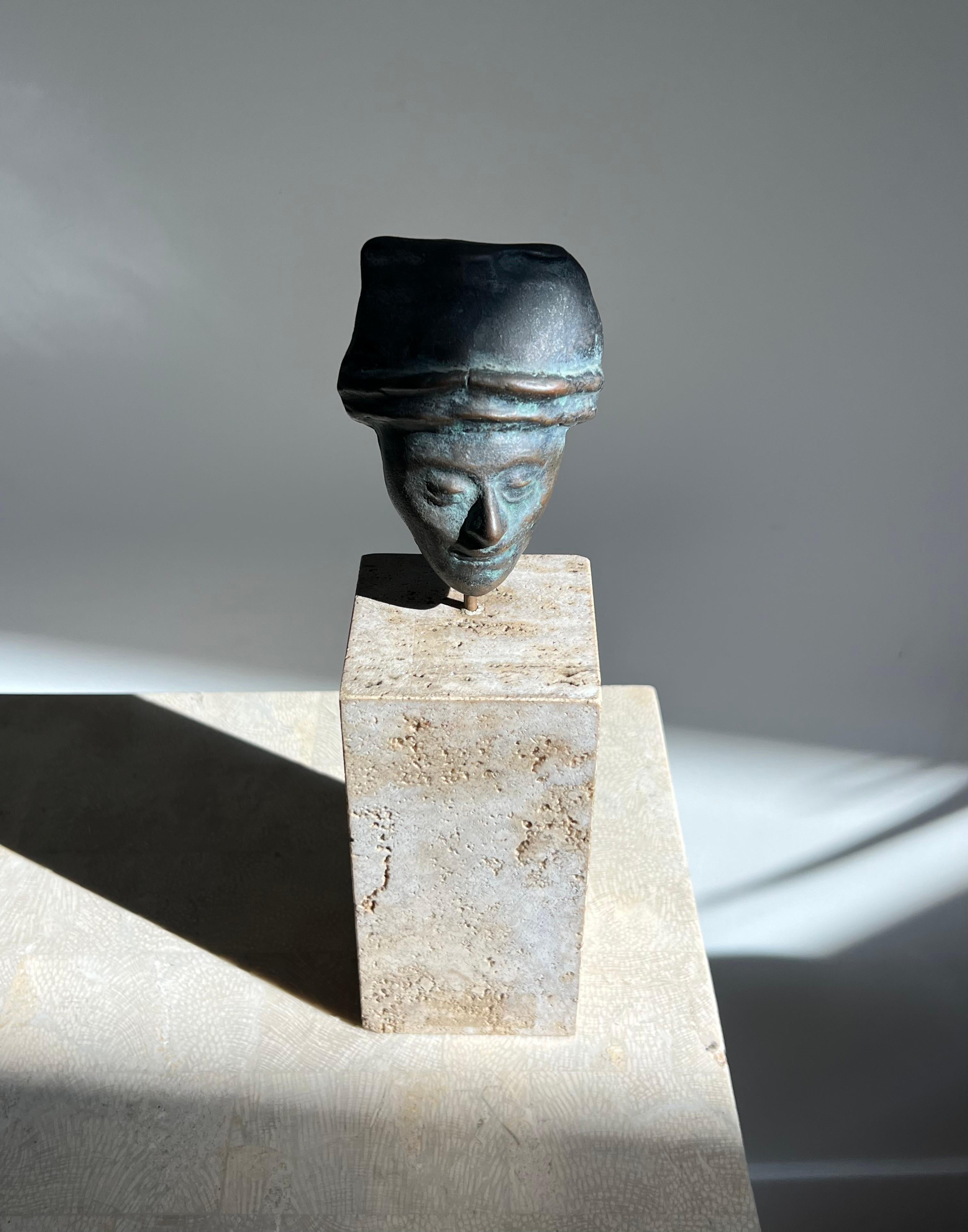 Neo Sumerian Style Bronze and Travertine Figurative Sculpture, 20th Century For Sale 5