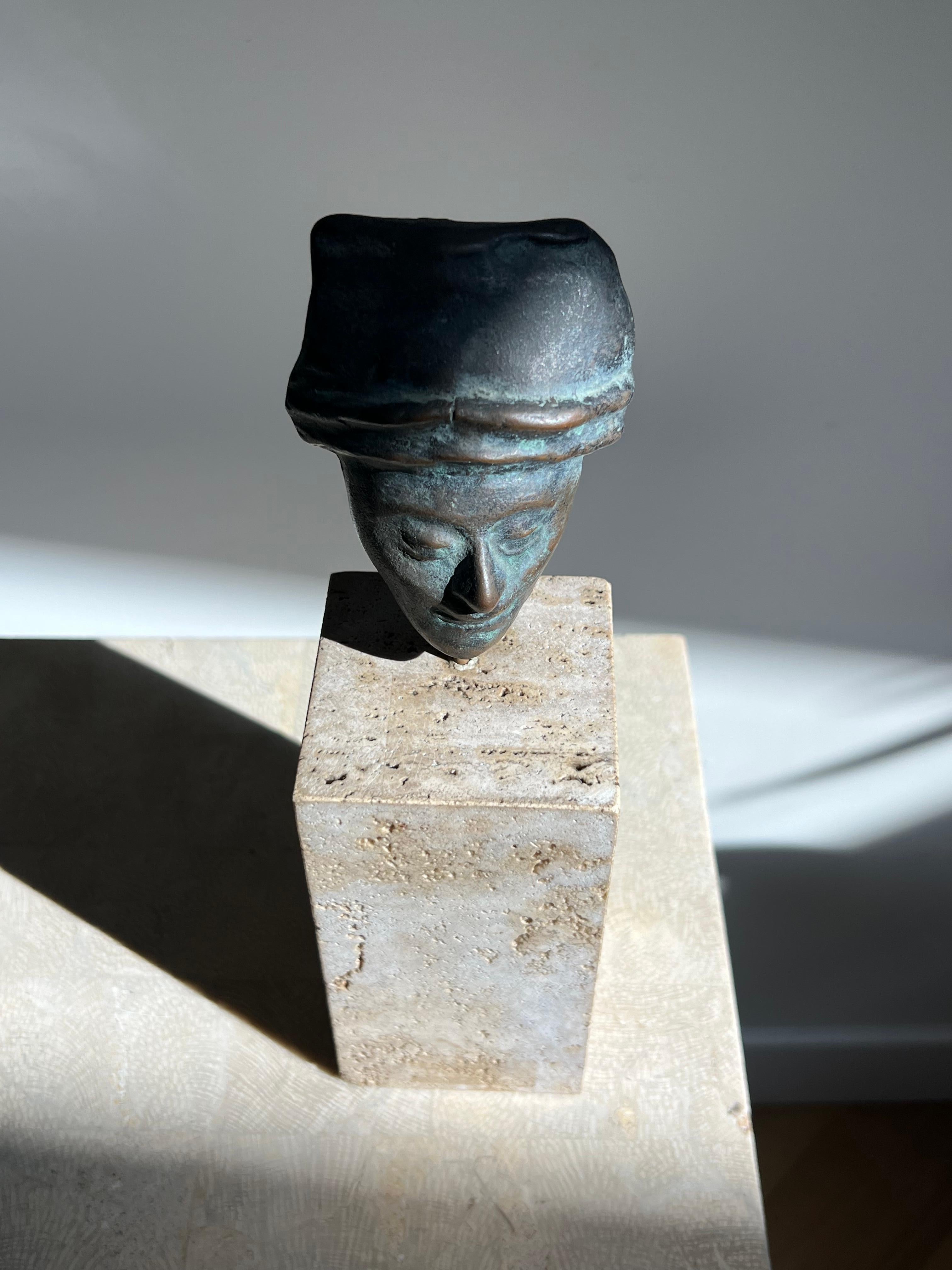 Neo Sumerian Style Bronze and Travertine Figurative Sculpture, 20th Century For Sale 6
