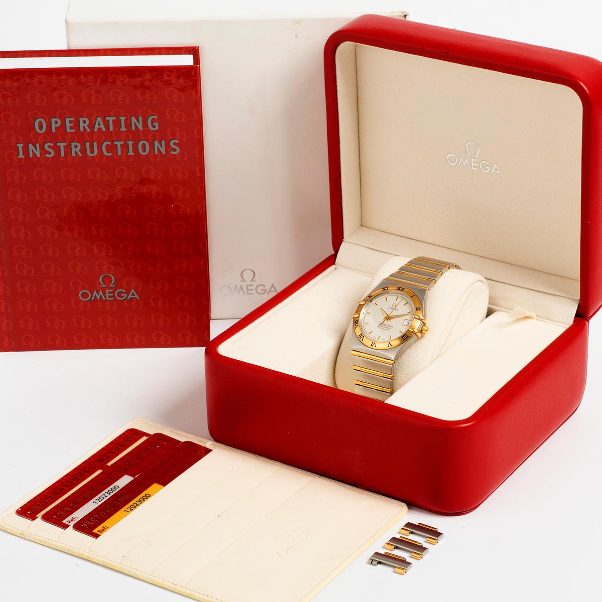 Our Neo-vintage Omega Constellation Chronometer automatic reference 1202.30.00 features a stainless steel / 18k yellow gold case of 36mm (ex crown) with stainless steel/ 18k yellow gold (