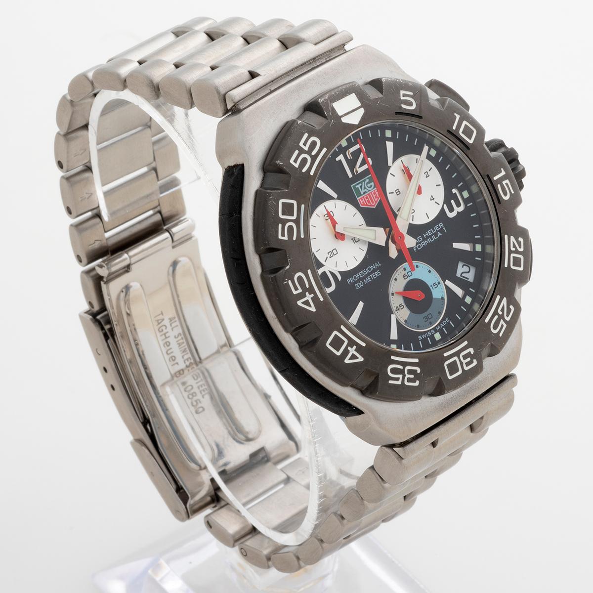 Our neo vintage Tag Heuer Chronograph Formula 1 features a stainless steel 40mm case and stainless steel bracelet with diver's extension. Presented in outstanding condition for its age, with light signs of use overall, this colourful F1 comes from a