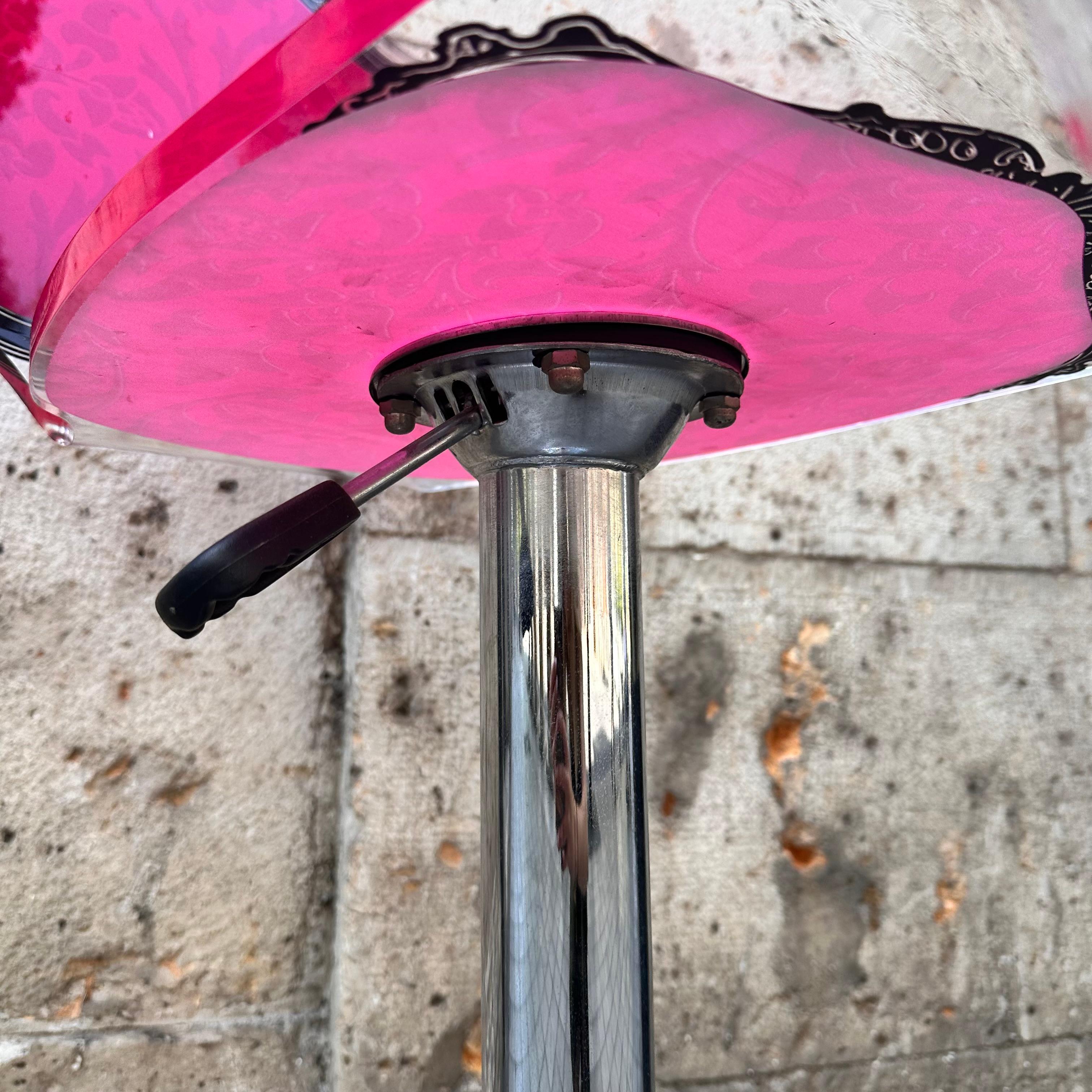 Taburete de banquete de cristal acrílico rosa neobarroco, Acrila 21 Francia en venta 2