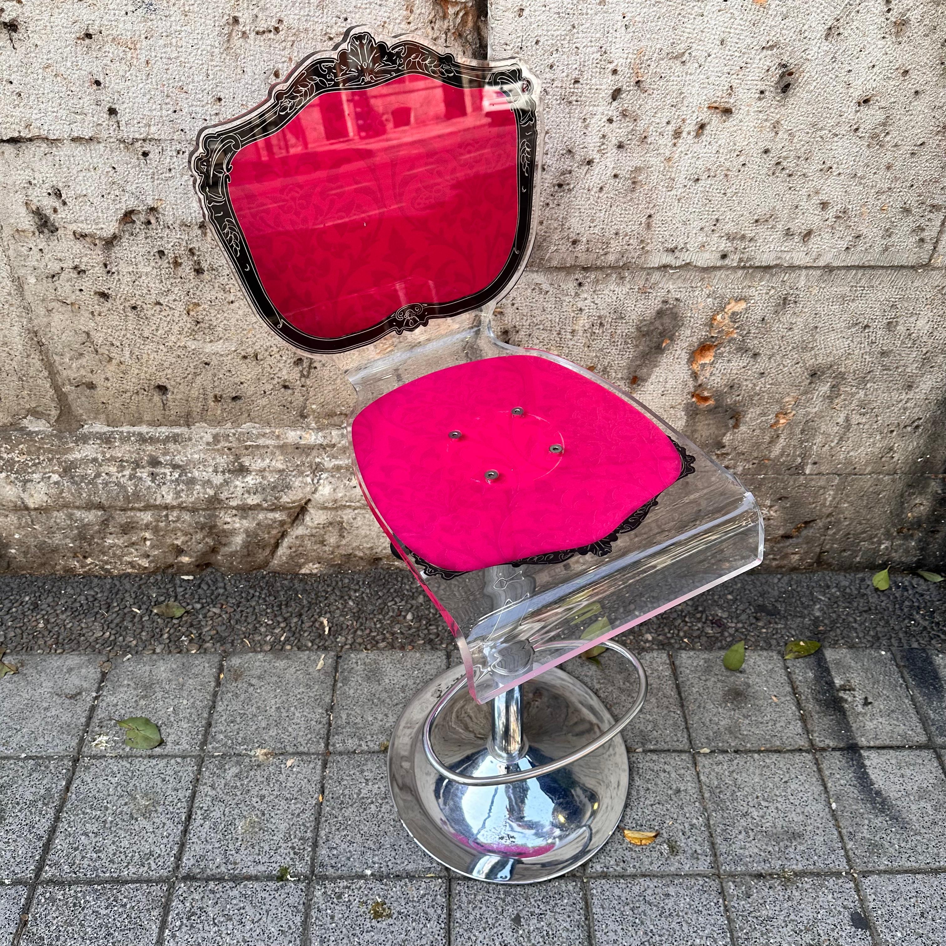 Taburete de banquete de cristal acrílico rosa neobarroco, Acrila 21 Francia en venta 4