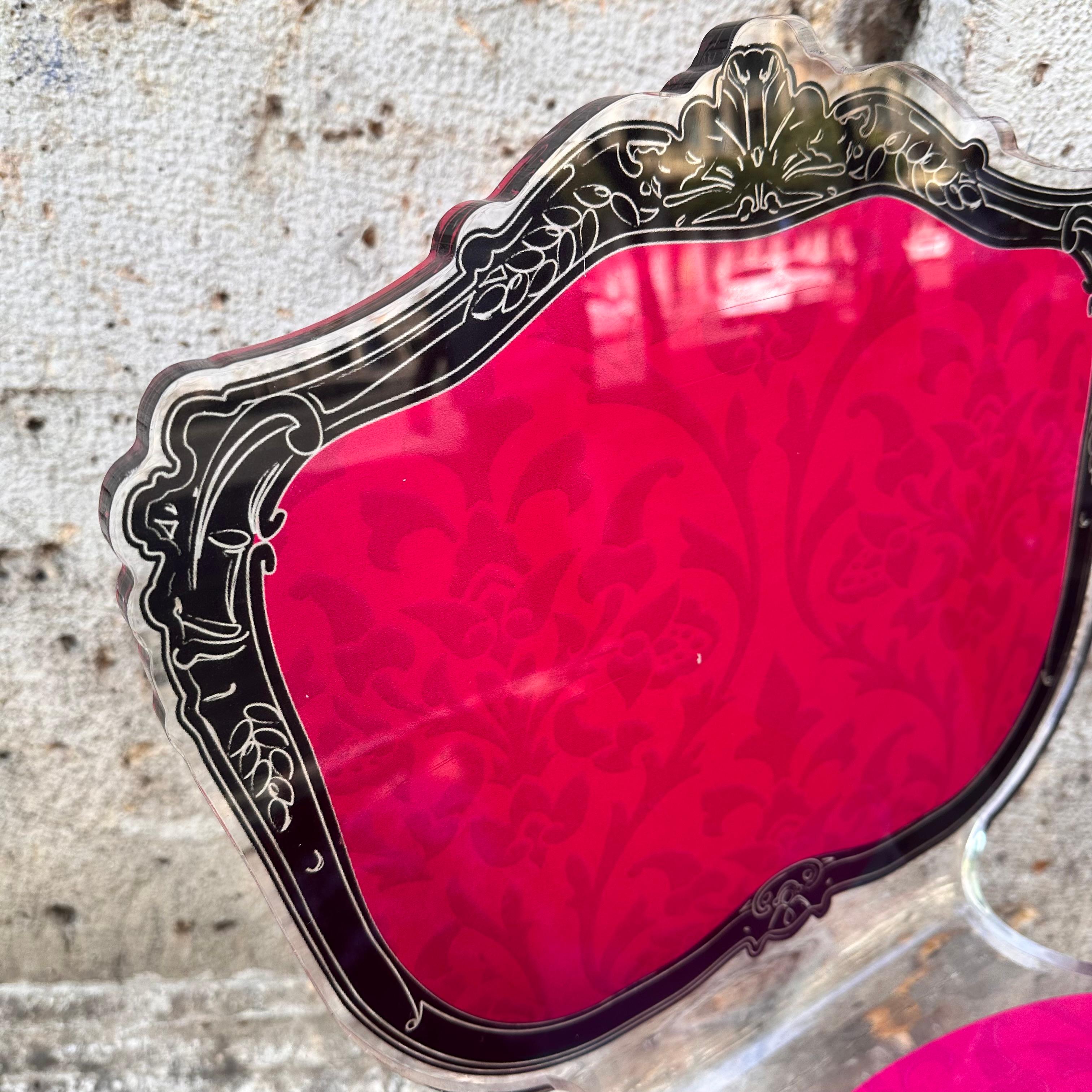 Taburete de banquete de cristal acrílico rosa neobarroco, Acrila 21 Francia en venta 7