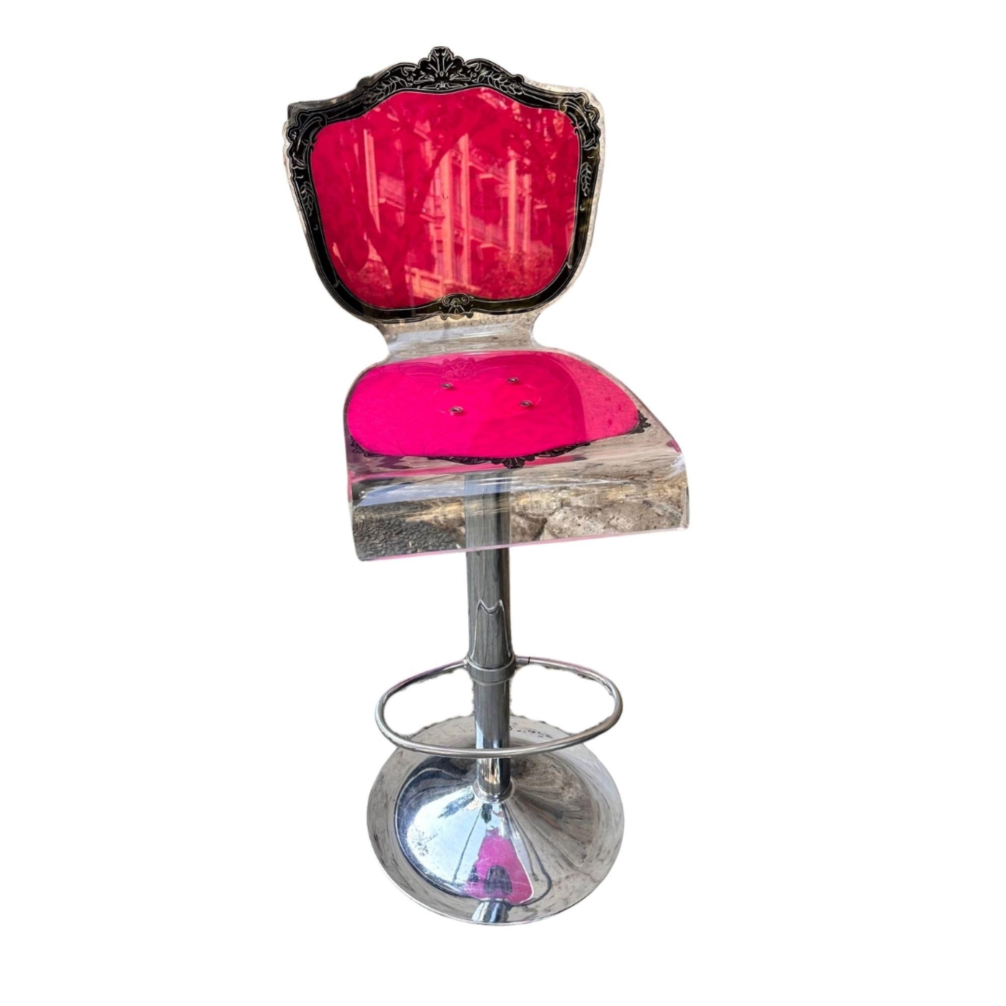 Taburete de banquete de cristal acrílico rosa neobarroco, Acrila 21 Francia Hecho a mano en venta