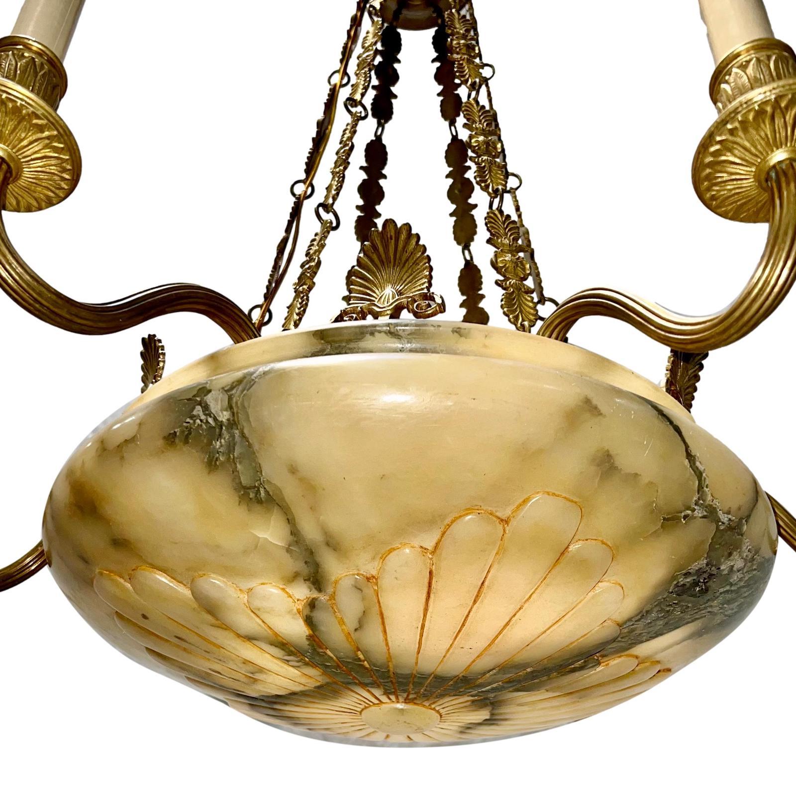 Francese Lampadario neoclassico in alabastro in vendita