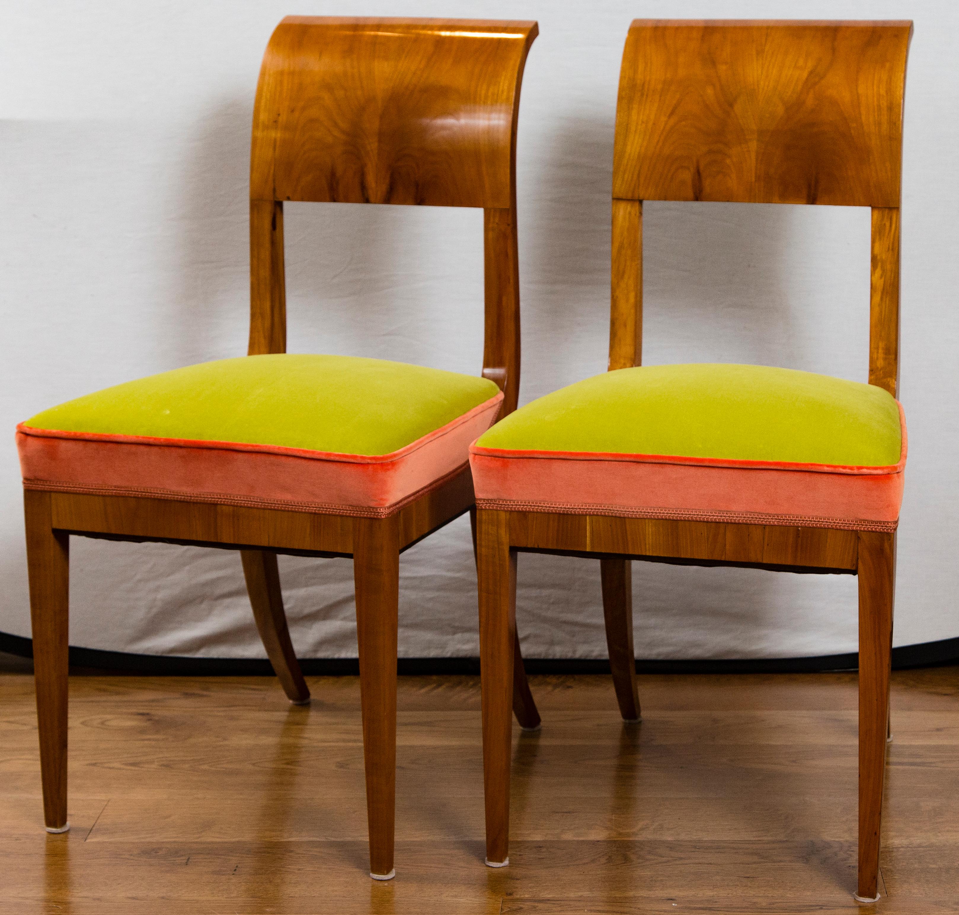 Ces chaises Biedermeier néoclassiques en placage de noyer chaleureux ont une forme sublime, 3 disponibles, prix à l'unité, notez la taille généreuse de l'assise.
Datation : vers 1820
Origine : probablement Vienne
Condit : Excellent état robuste,