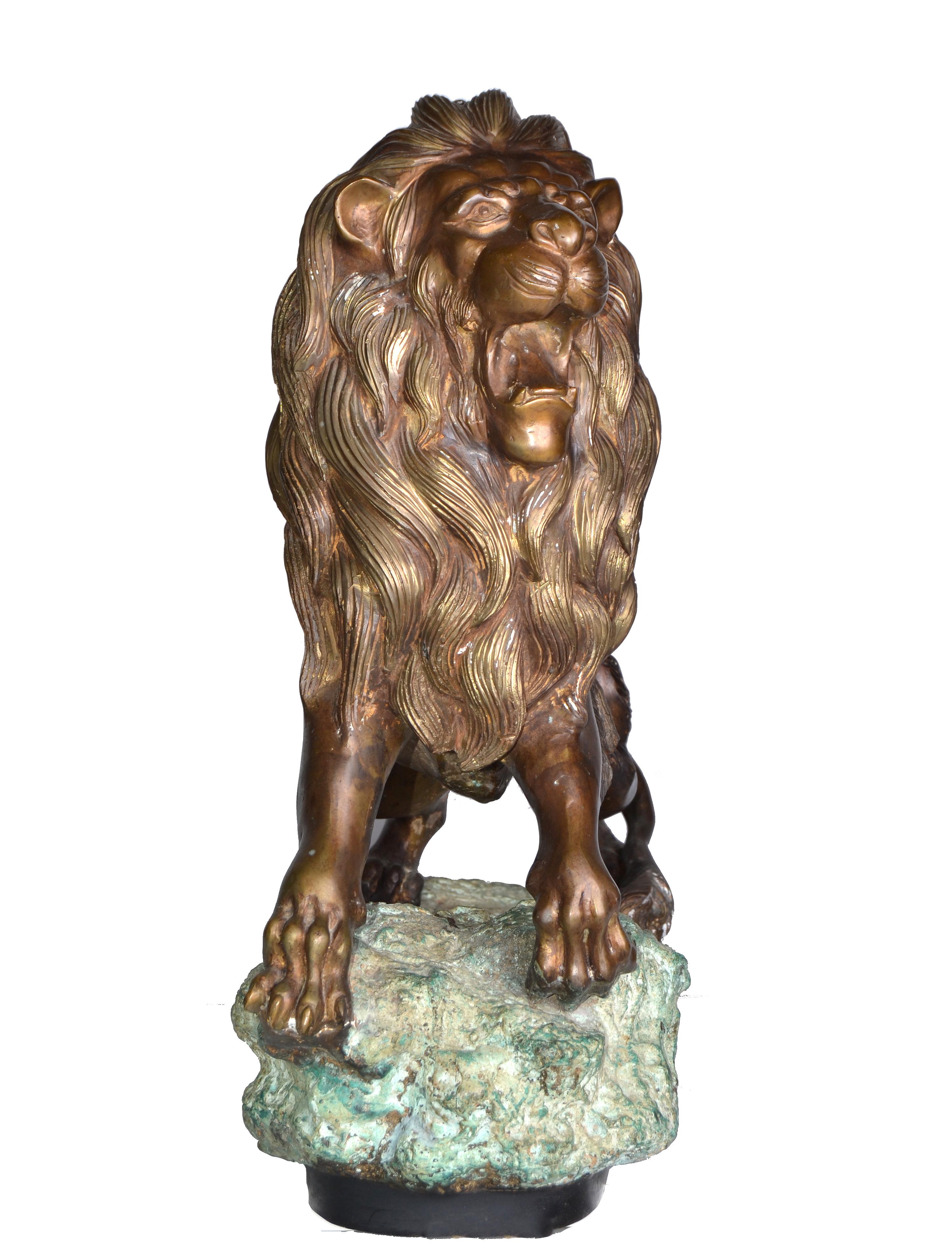 Französischer schwerer Löwe aus massiver Bronze im neoklassizistischen Stil im Zustand „Gut“ im Angebot in Miami, FL