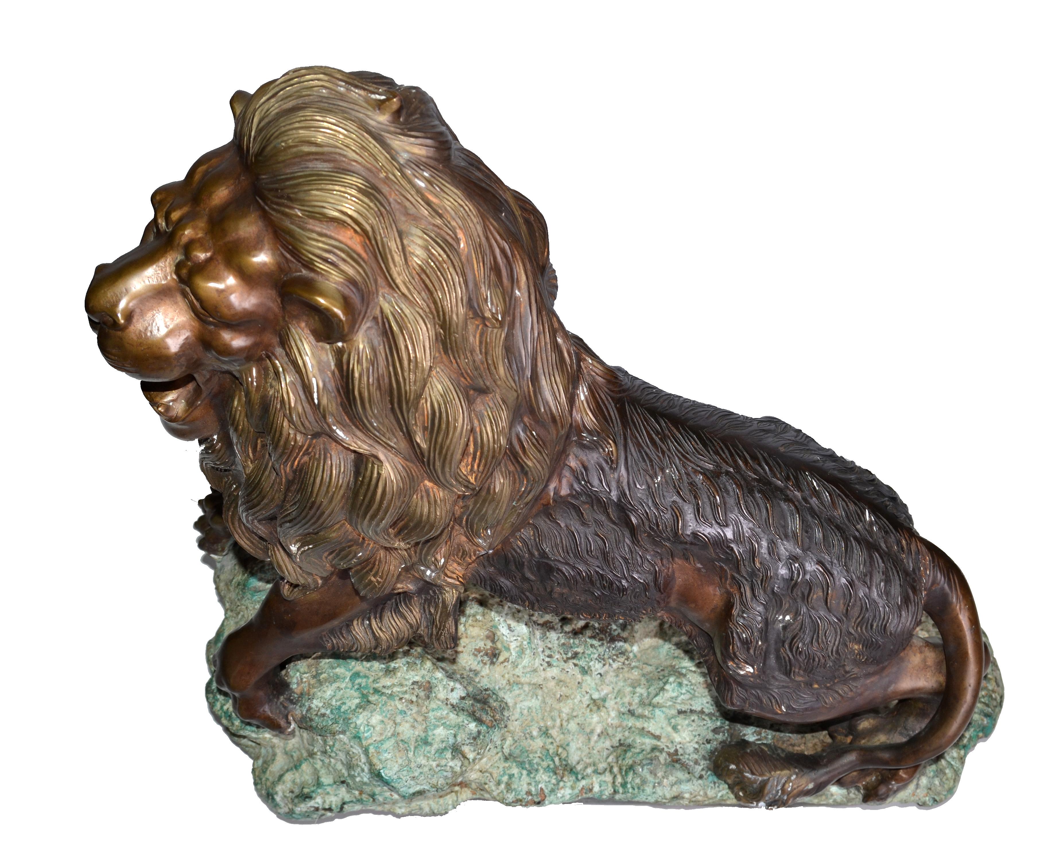 Französischer schwerer Löwe aus massiver Bronze im neoklassizistischen Stil (20. Jahrhundert) im Angebot