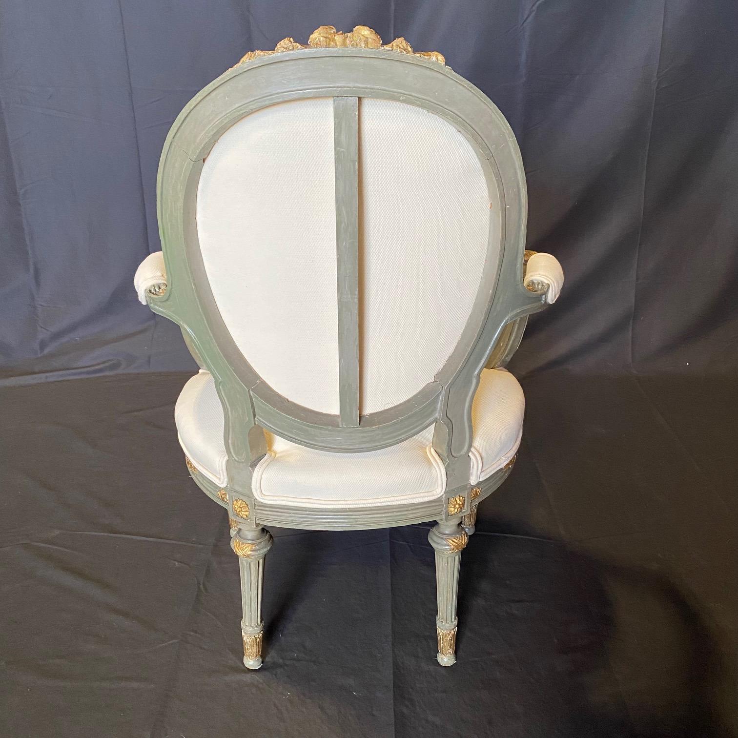  Paar neoklassizistische französische Fauteuils oder Sessel aus der Zeit Louis XV. des 19. Jahrhunderts im Angebot 3