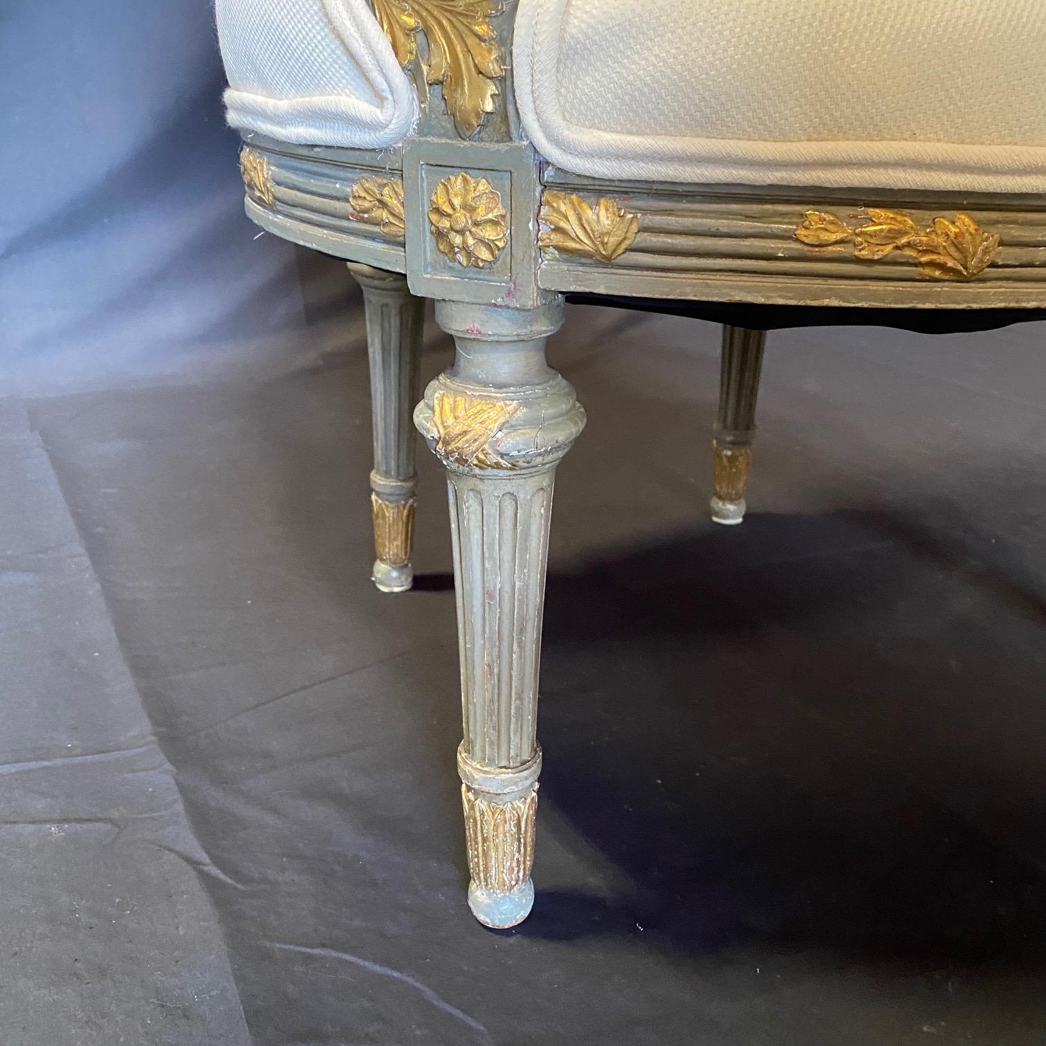  Paire de fauteuils néoclassiques français d'époque Louis XV du XIXe siècle en vente 4