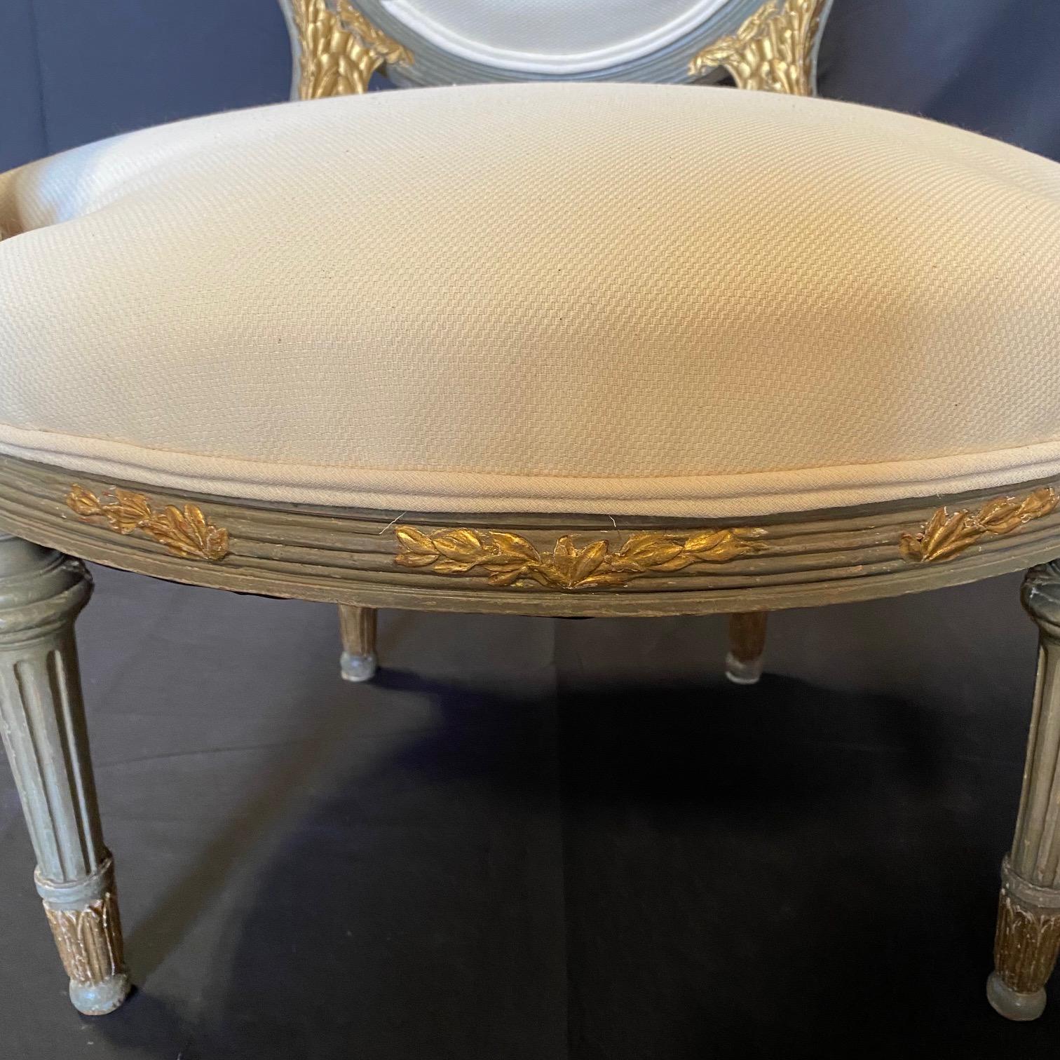 Pareja de Fauteuils o Sillones Neoclásicos Franceses de Época Luis XV del Siglo XIX Tapicería en venta