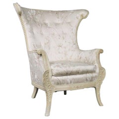 Chaise longue à dossier large de style néoclassique français en blanc antique