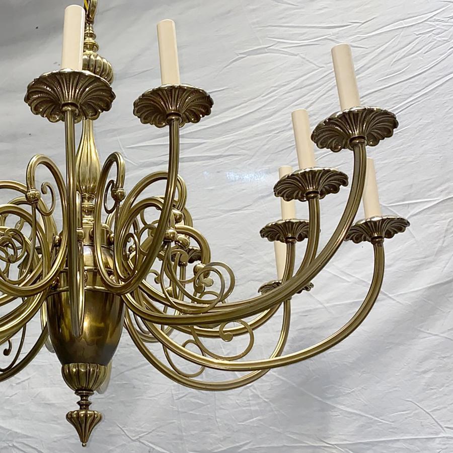 Français Lustre néoclassique en bronze doré en vente