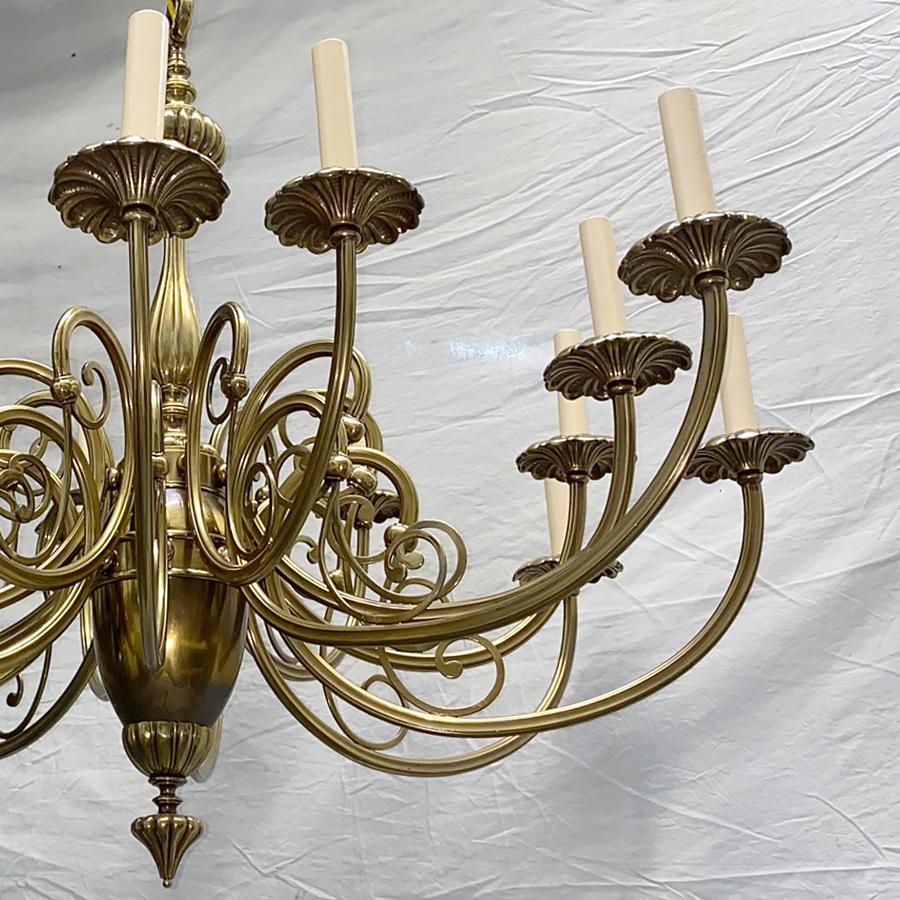 Francese Lampadario neoclassico in bronzo dorato in vendita