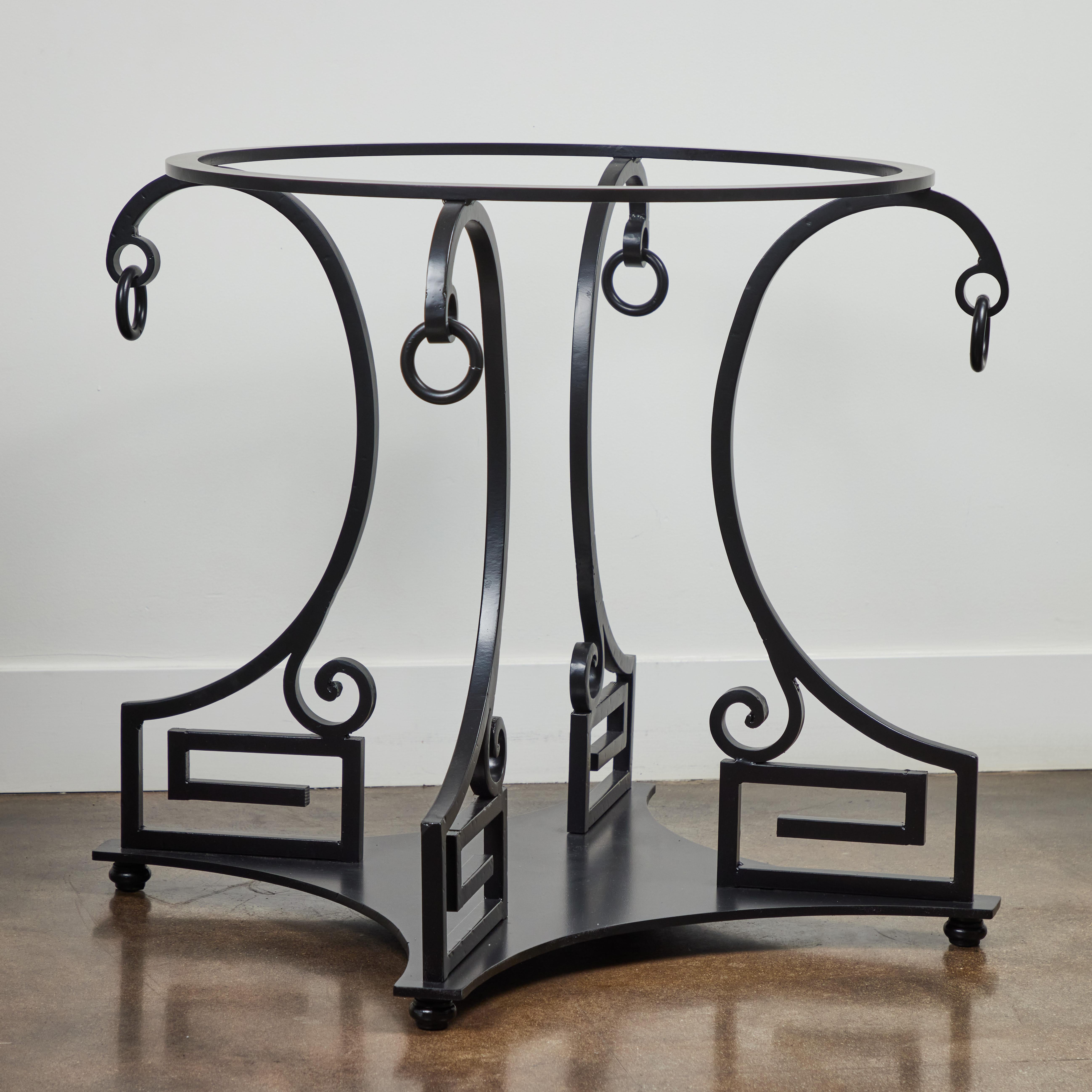 Français Table de centre de table ou de salle à manger en fer forgé à motif clé grecque néoclassique en vente