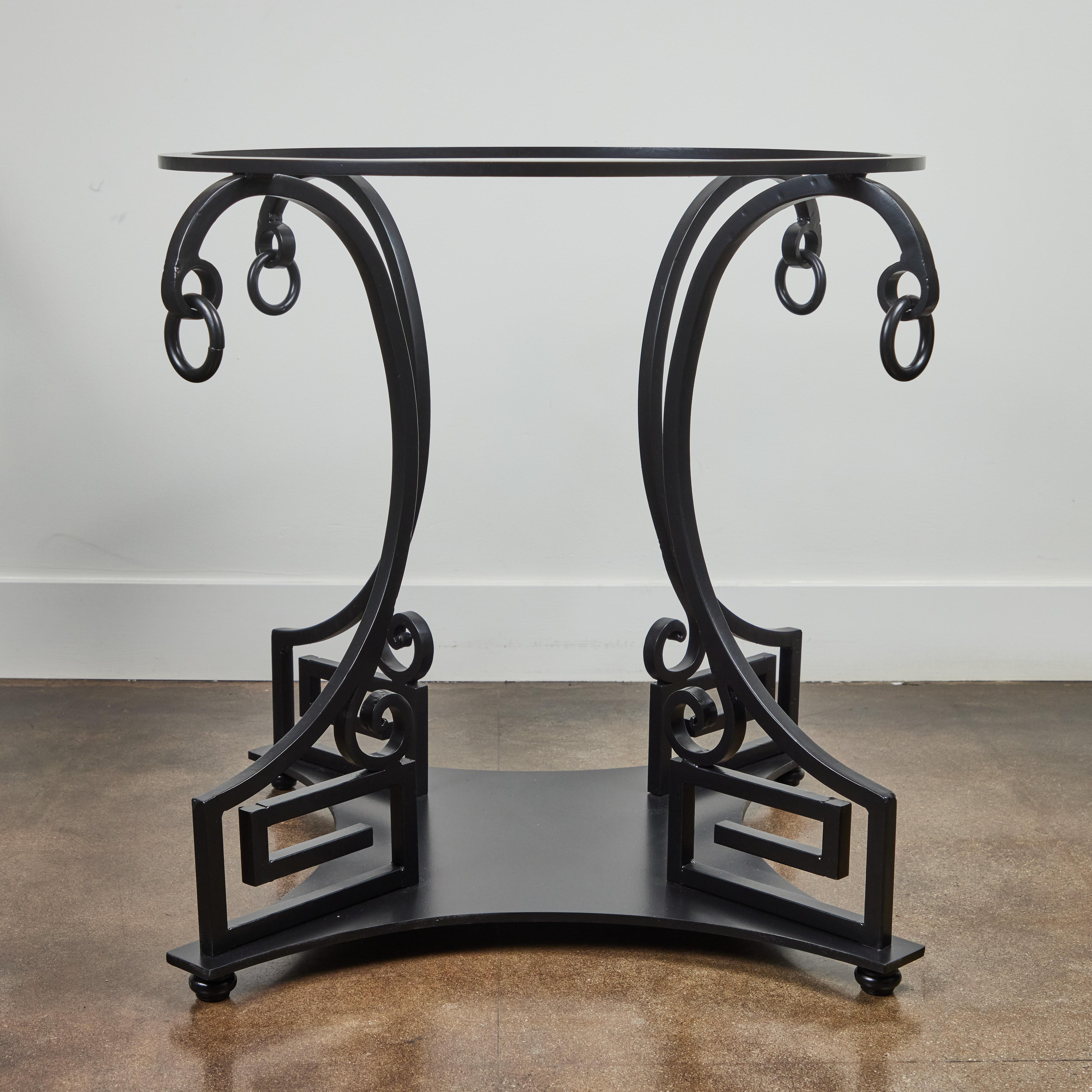 Poudré Table de centre de table ou de salle à manger en fer forgé à motif clé grecque néoclassique en vente
