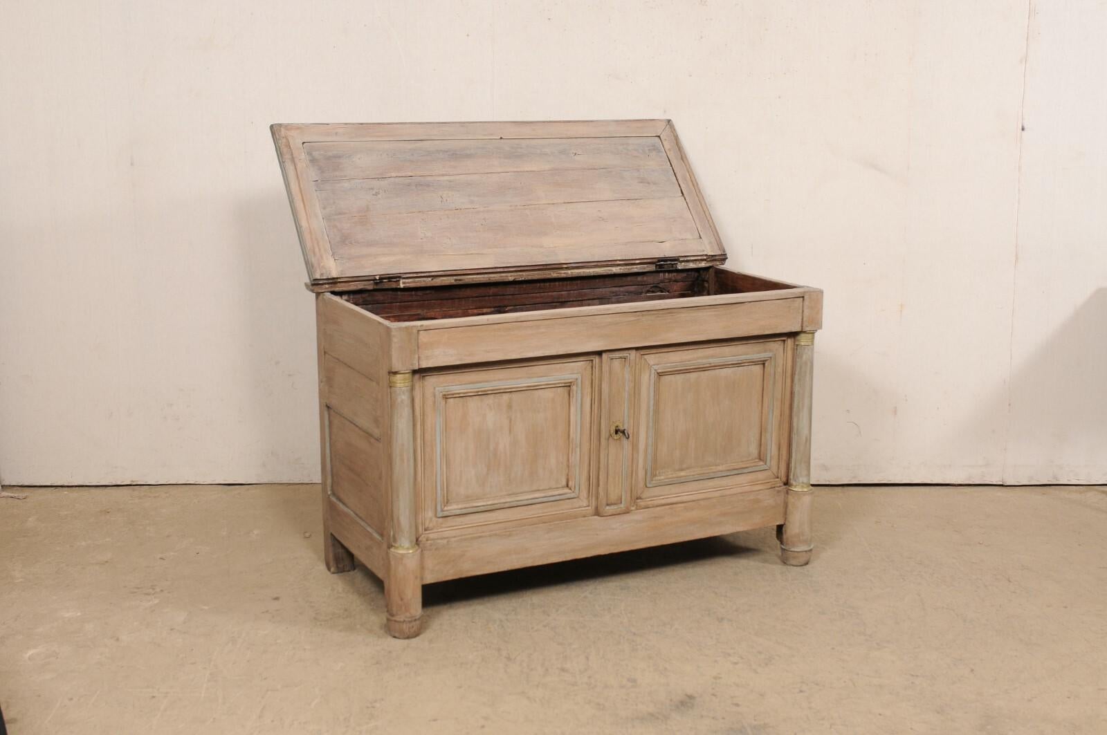 Neoclassic Lift-Top Cabinet, 19th C. France For Sale 1