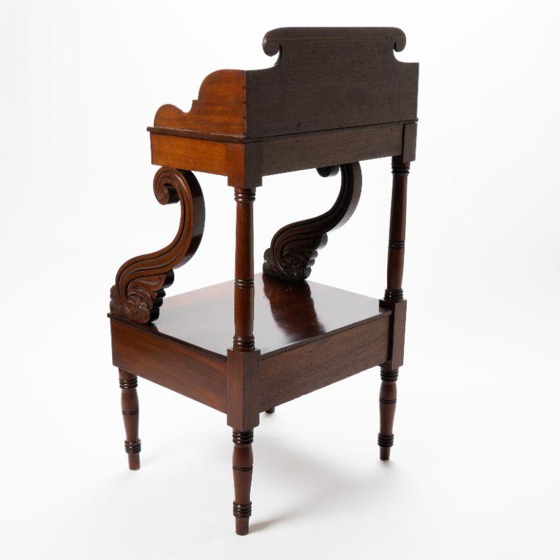 Lavabo neoclásico de caoba, 1825-30 en Excelente estado para la venta en Kenilworth, IL
