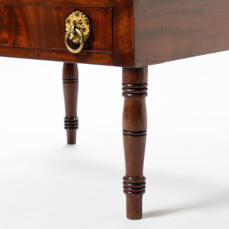 Neoclassic Mahogany Wash Stand, 1825-30 In Excellent Condition For Sale In Kenilworth, IL