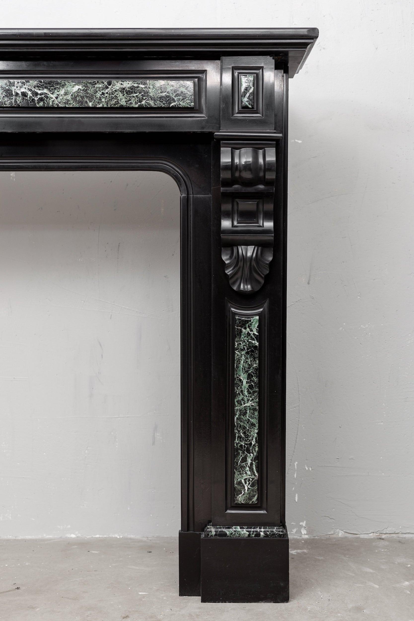 Néoclassique Neoclassic Noir De Mazy Black Antique Fireplace en vente