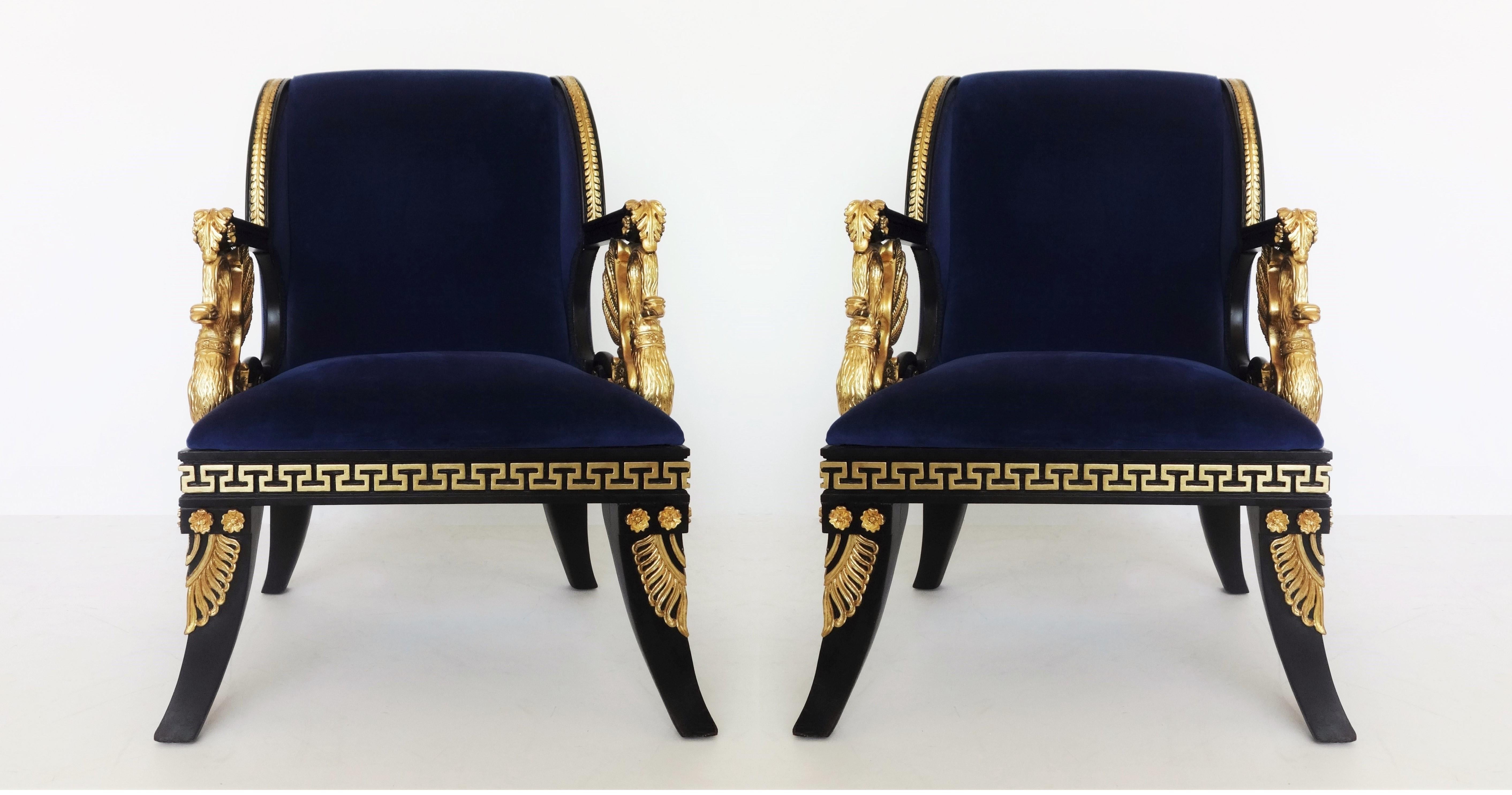 Paire de fauteuils ouverts néoclassiques laqués et dorés à la feuille, à la manière de Thomas Hope en vente 1